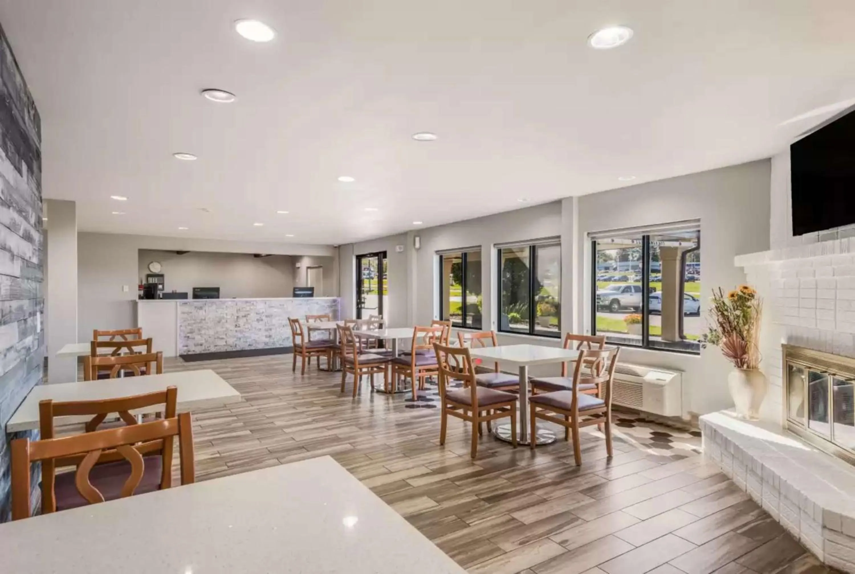 Restaurant/places to eat in Econo Lodge Inn & Suites Des Moines