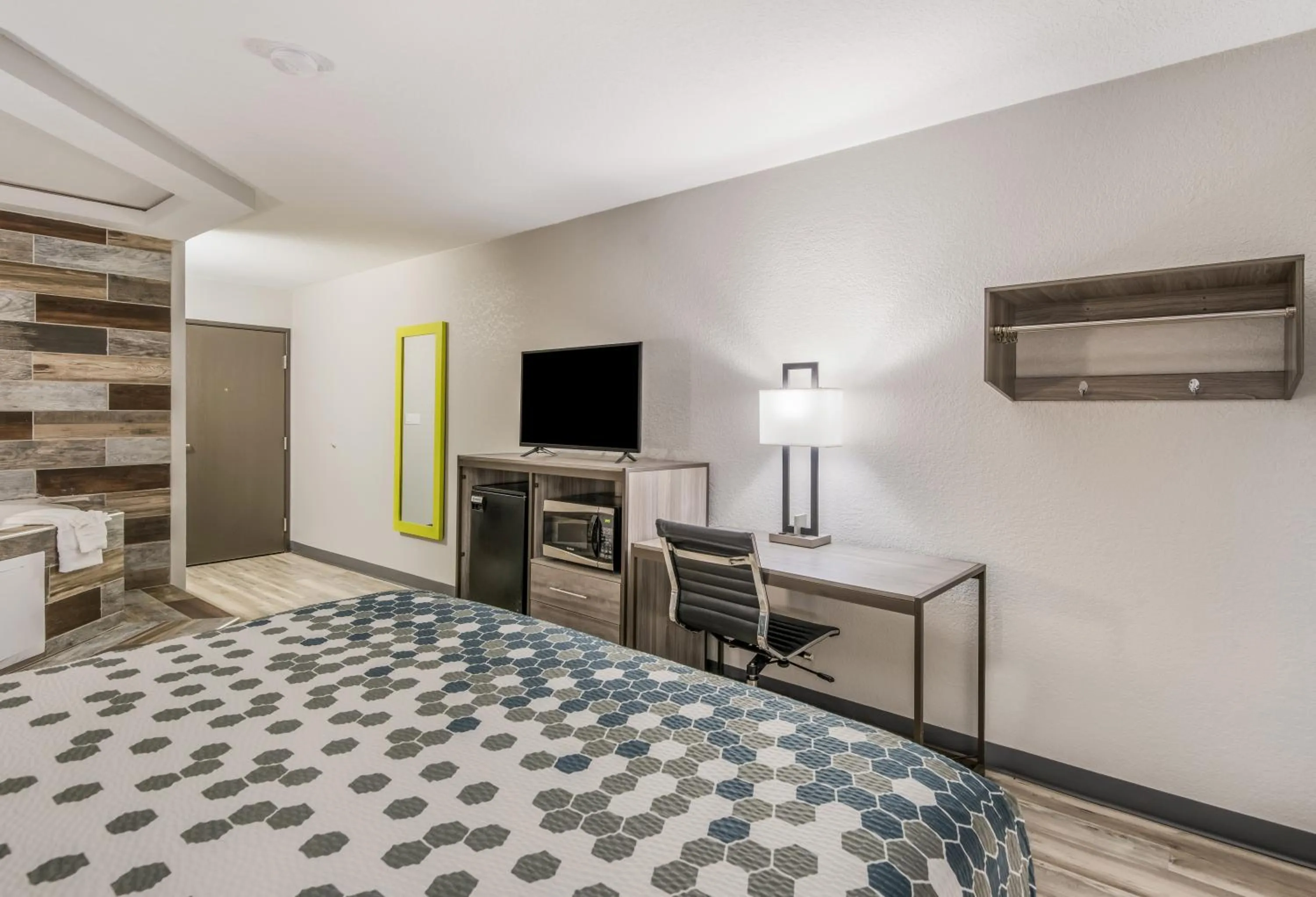 hair dresser, Bed in Sonesta Essential Des Moines