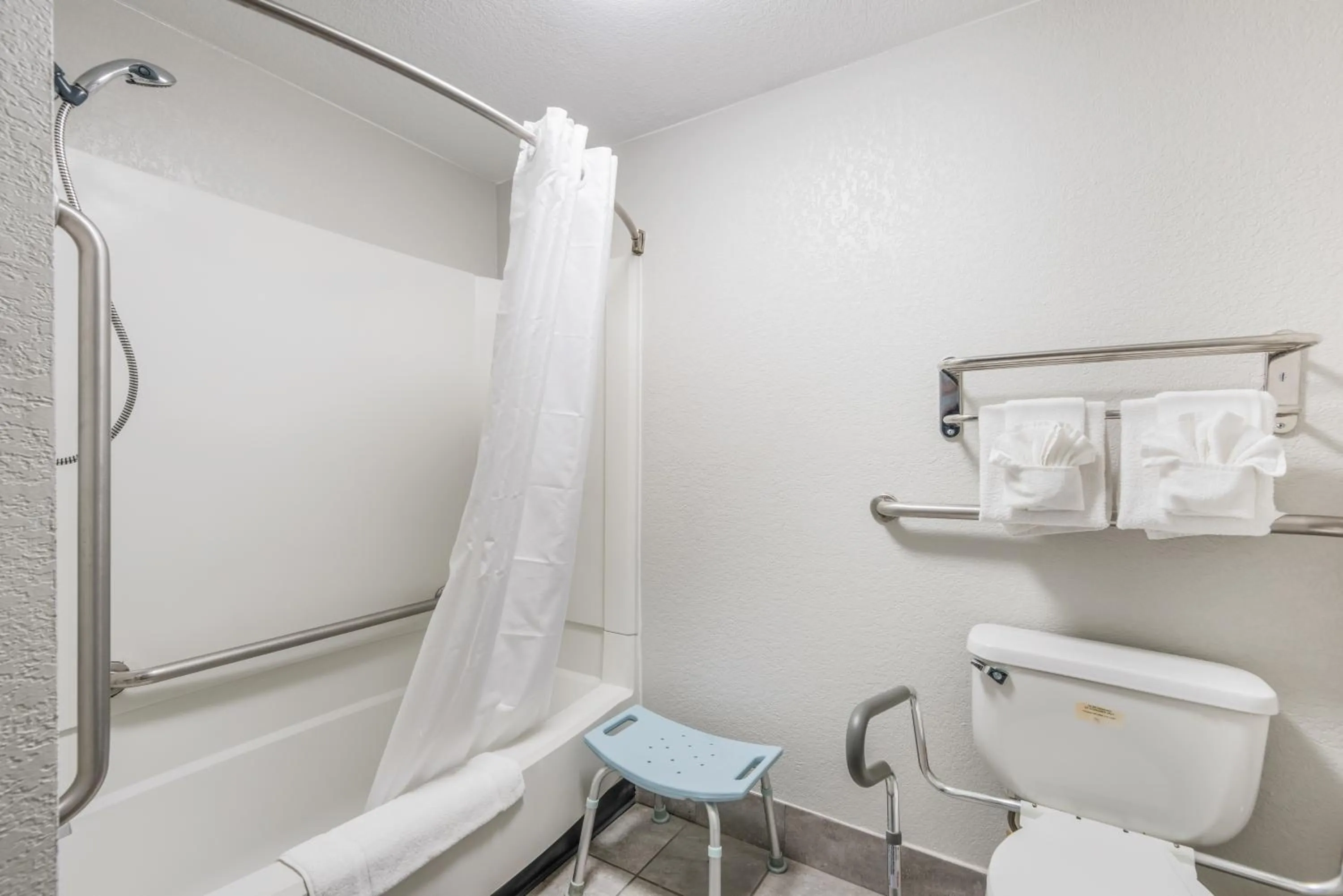 Shower in Sonesta Essential Des Moines