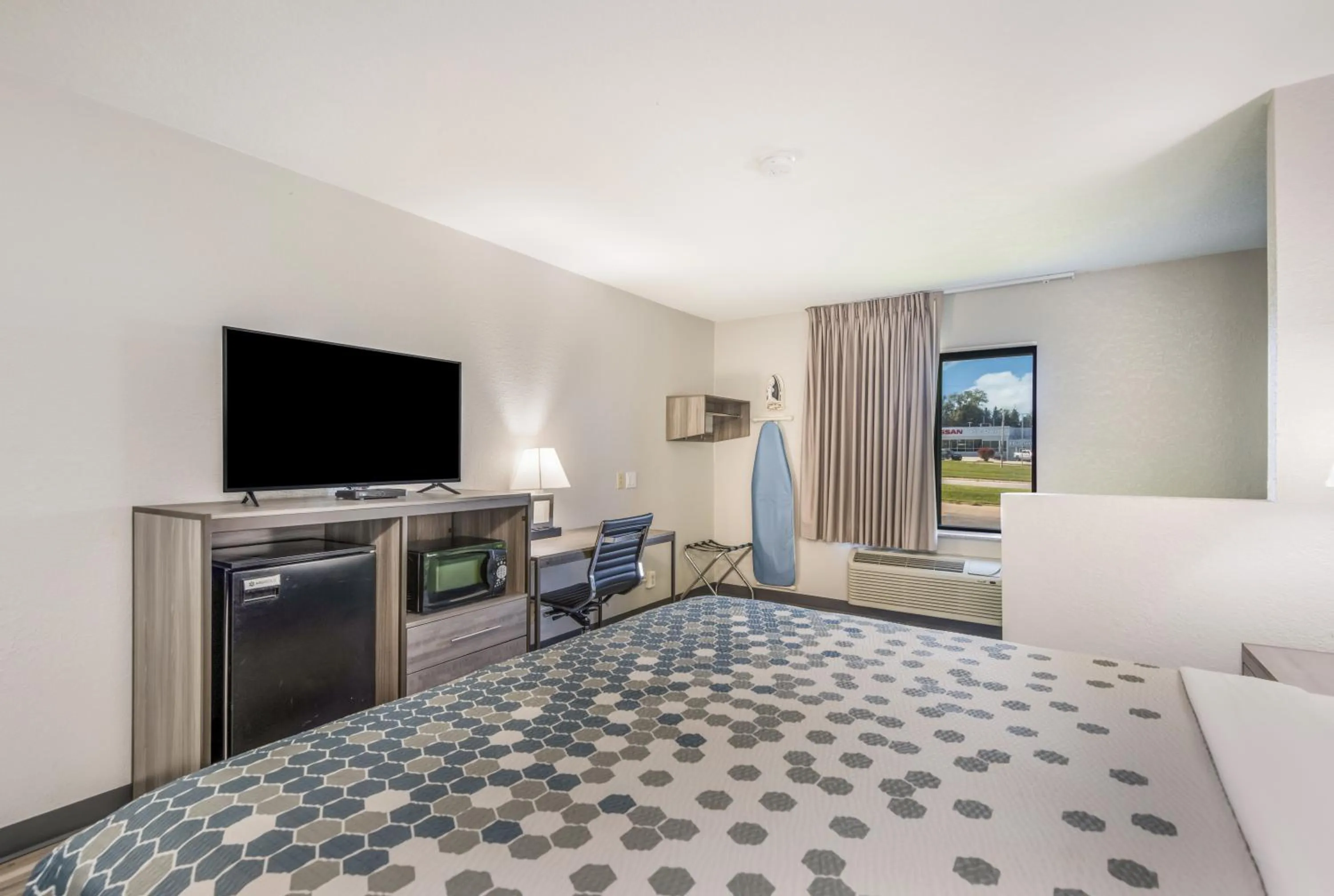 Bed in Sonesta Essential Des Moines