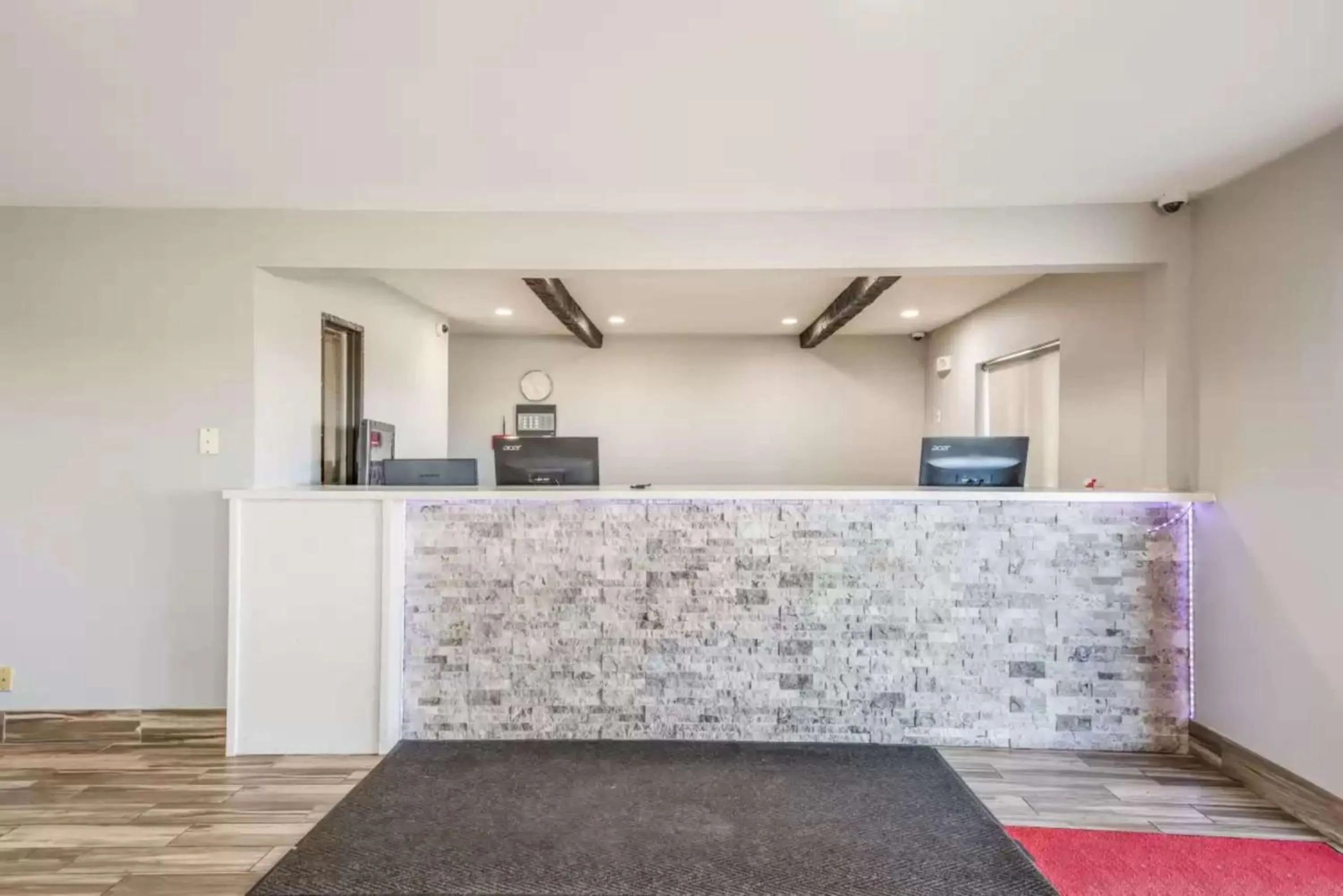 Lobby or reception in Sonesta Essential Des Moines