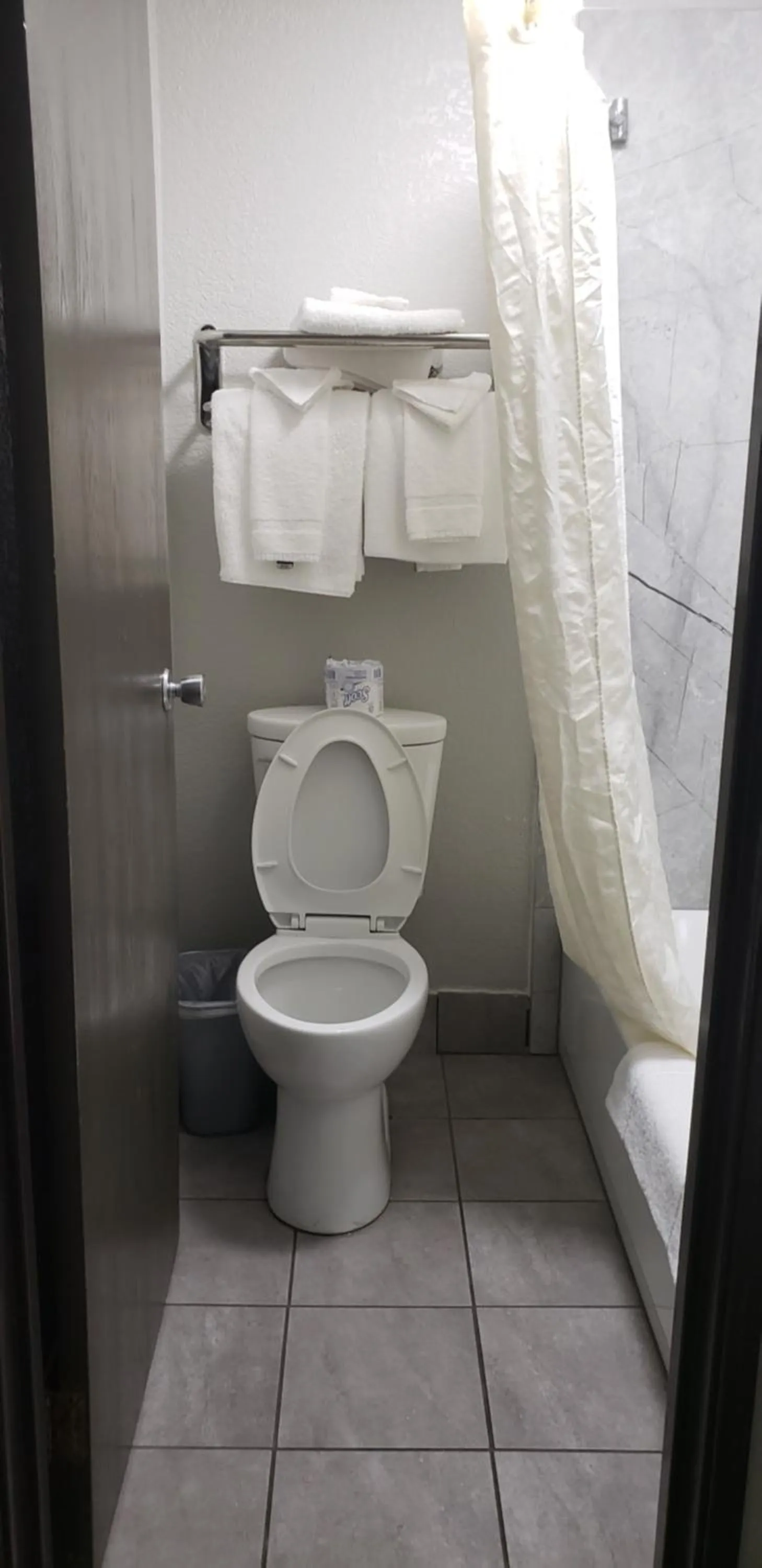 Bathroom in Sonesta Essential Des Moines