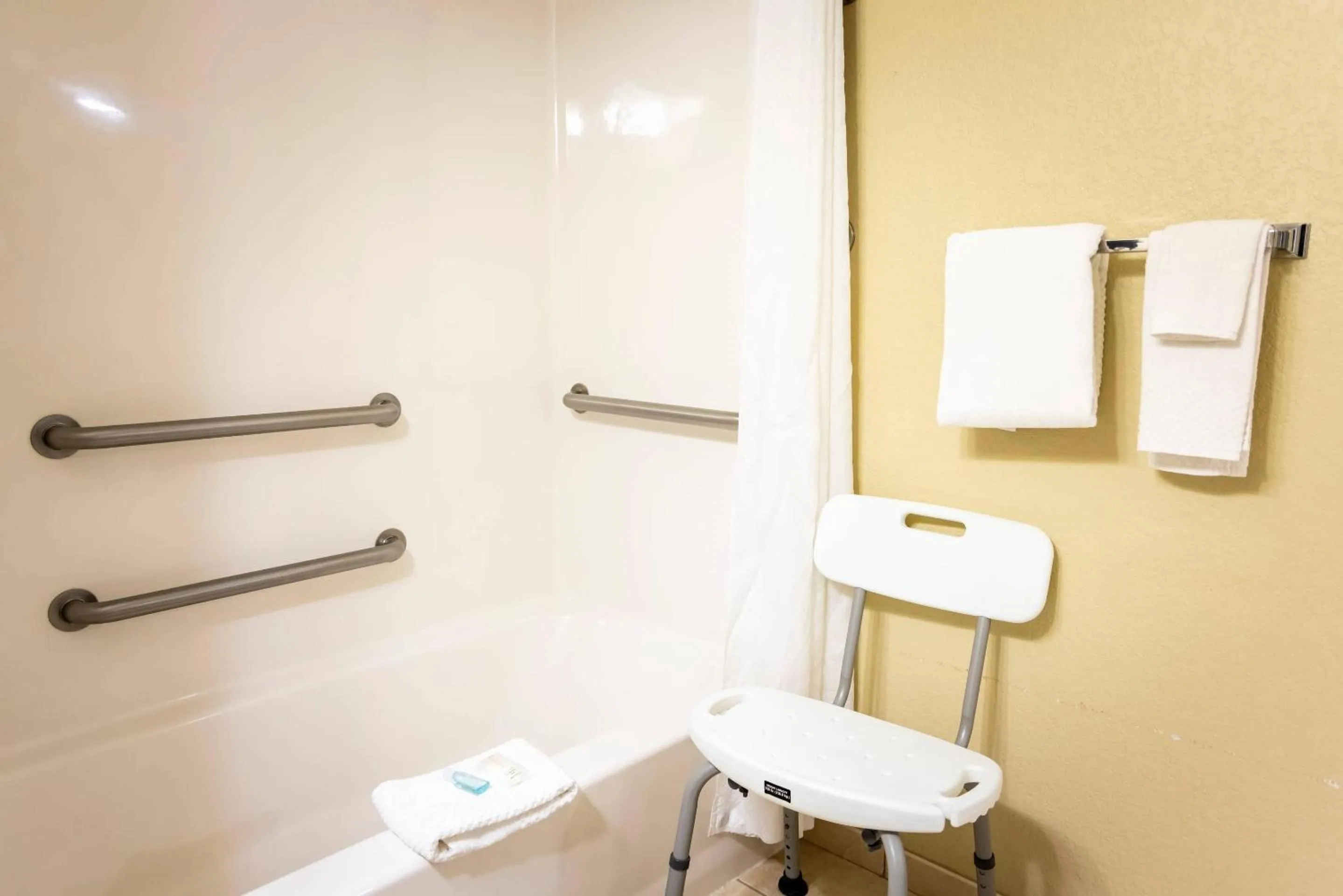 Bedroom in MainStay Suites Coralville - Iowa City