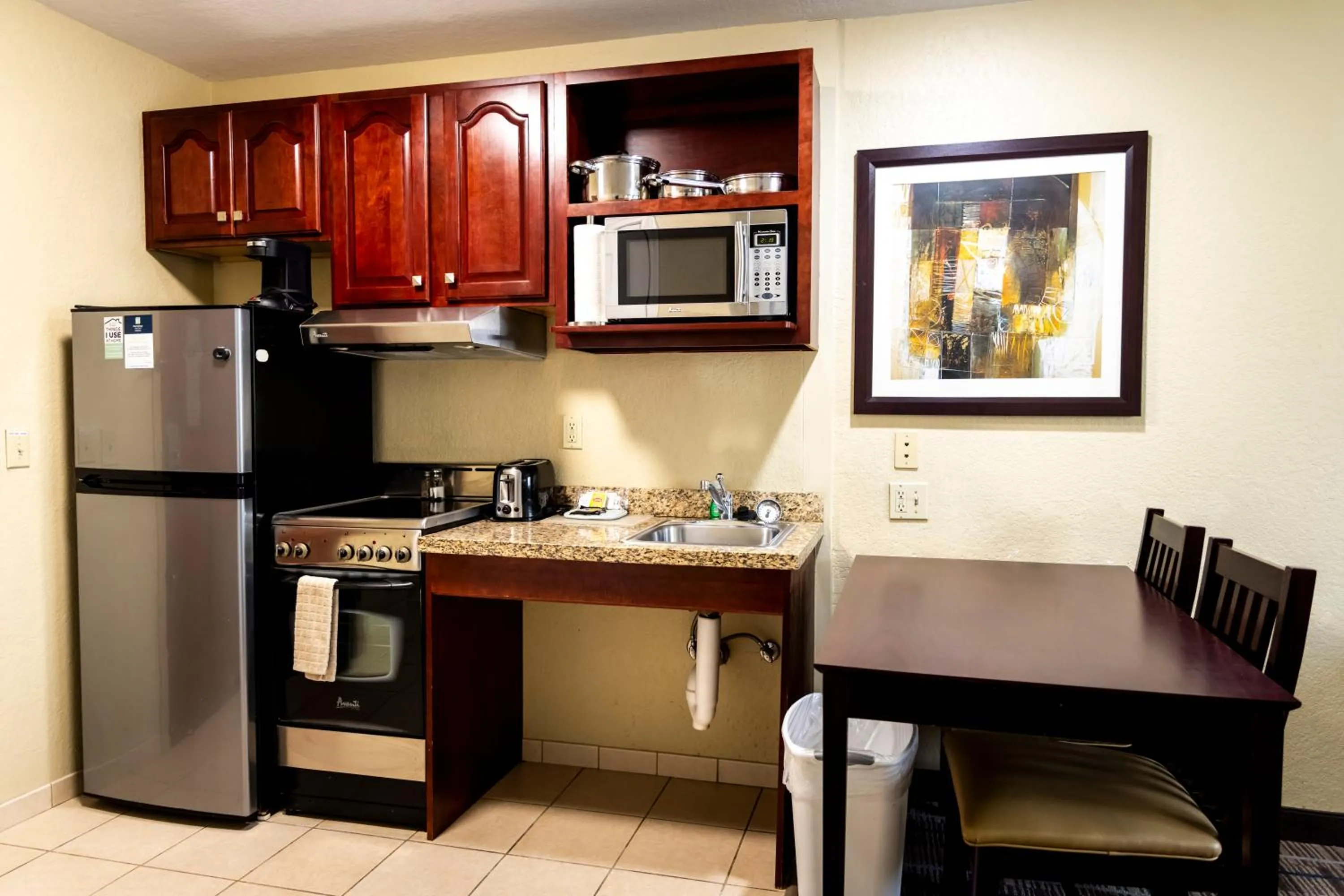 Kitchen or kitchenette in MainStay Suites Coralville - Iowa City