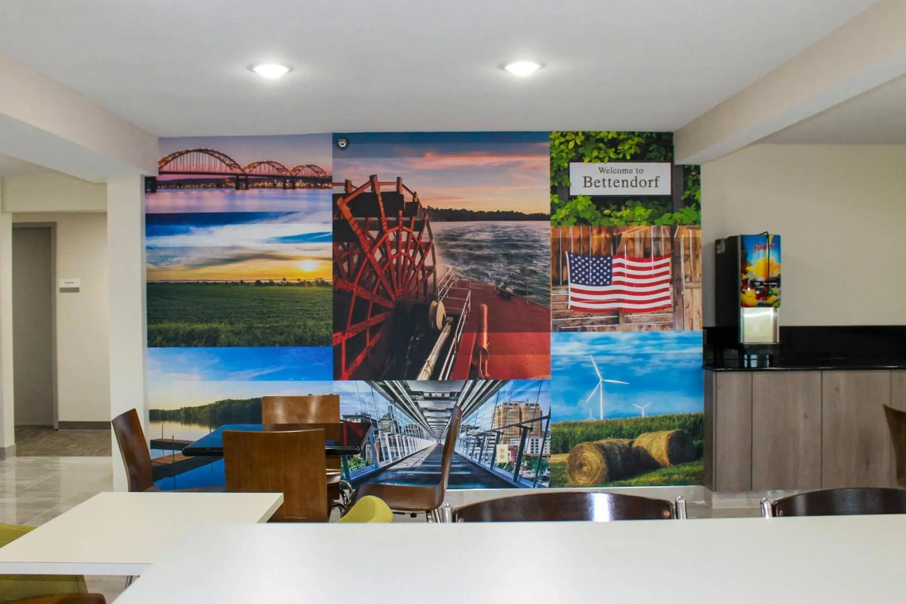 Lobby or reception in Clarion Pointe Bettendorf - Quad Cities Lobby or reception in Clarion Pointe Bettendorf - Quad Cities