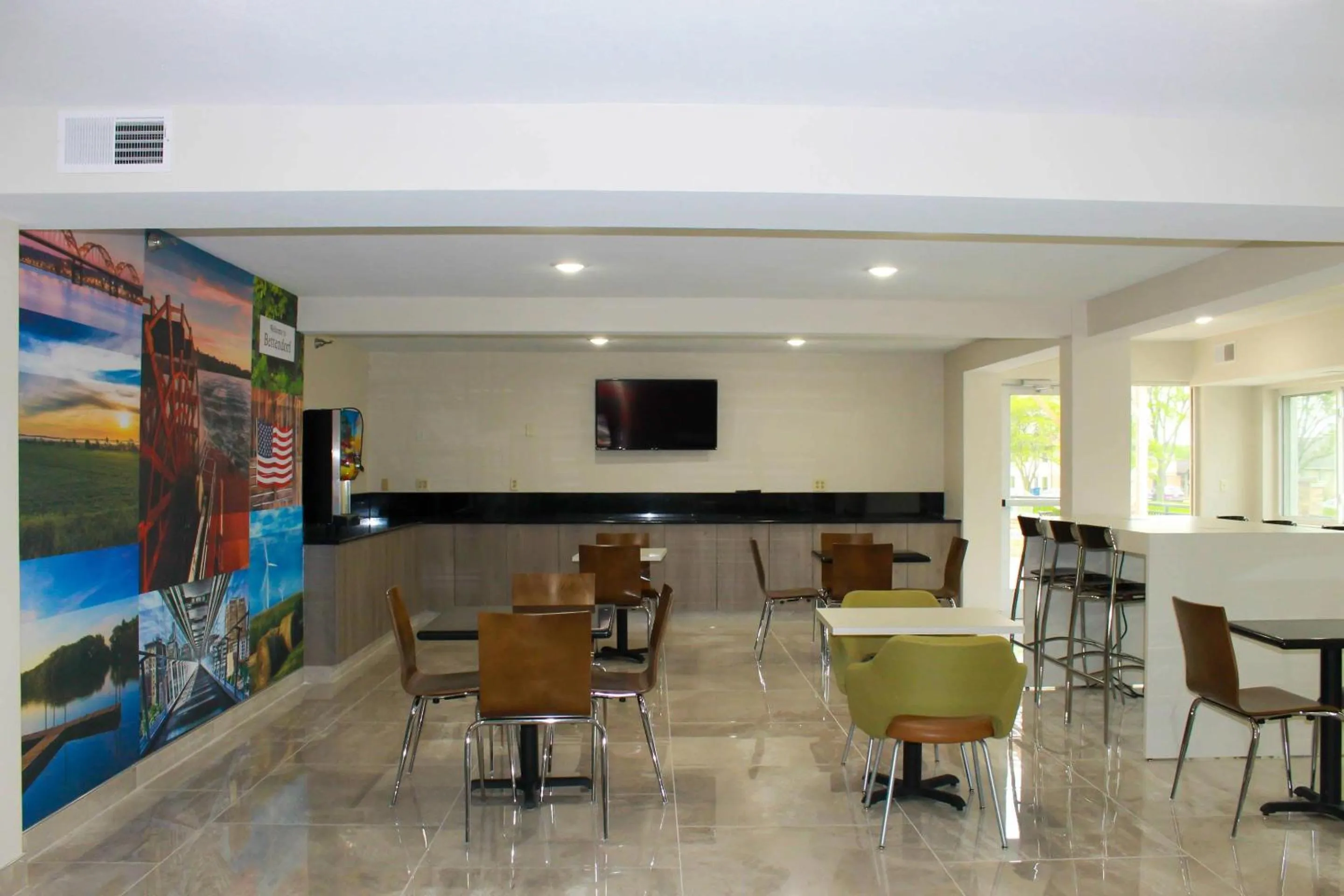 Lobby or reception in Clarion Pointe Bettendorf - Quad Cities