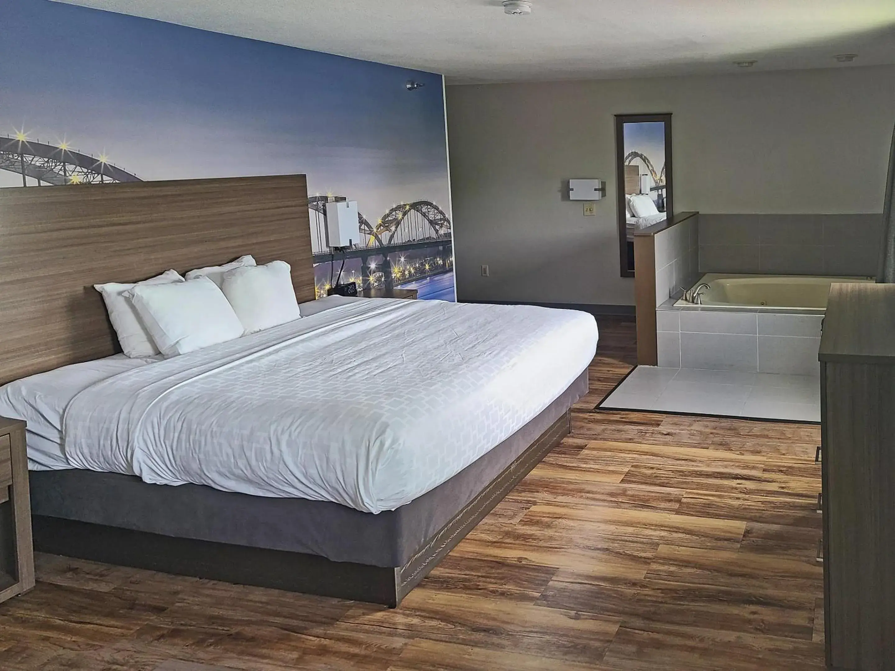 Bedroom, Bed in Clarion Pointe Bettendorf - Quad Cities Bedroom, Bed in Clarion Pointe Bettendorf - Quad Cities