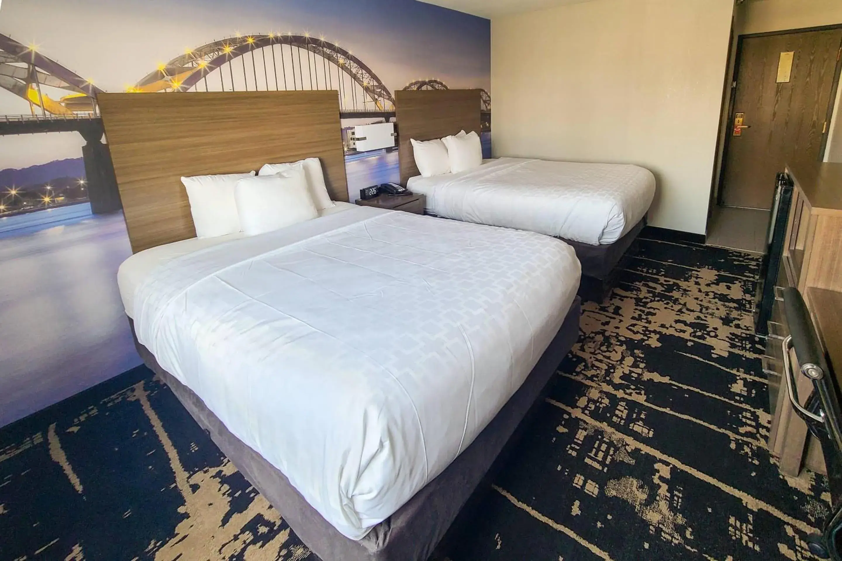 Bedroom, Bed in Clarion Pointe Bettendorf - Quad Cities Bedroom, Bed in Clarion Pointe Bettendorf - Quad Cities