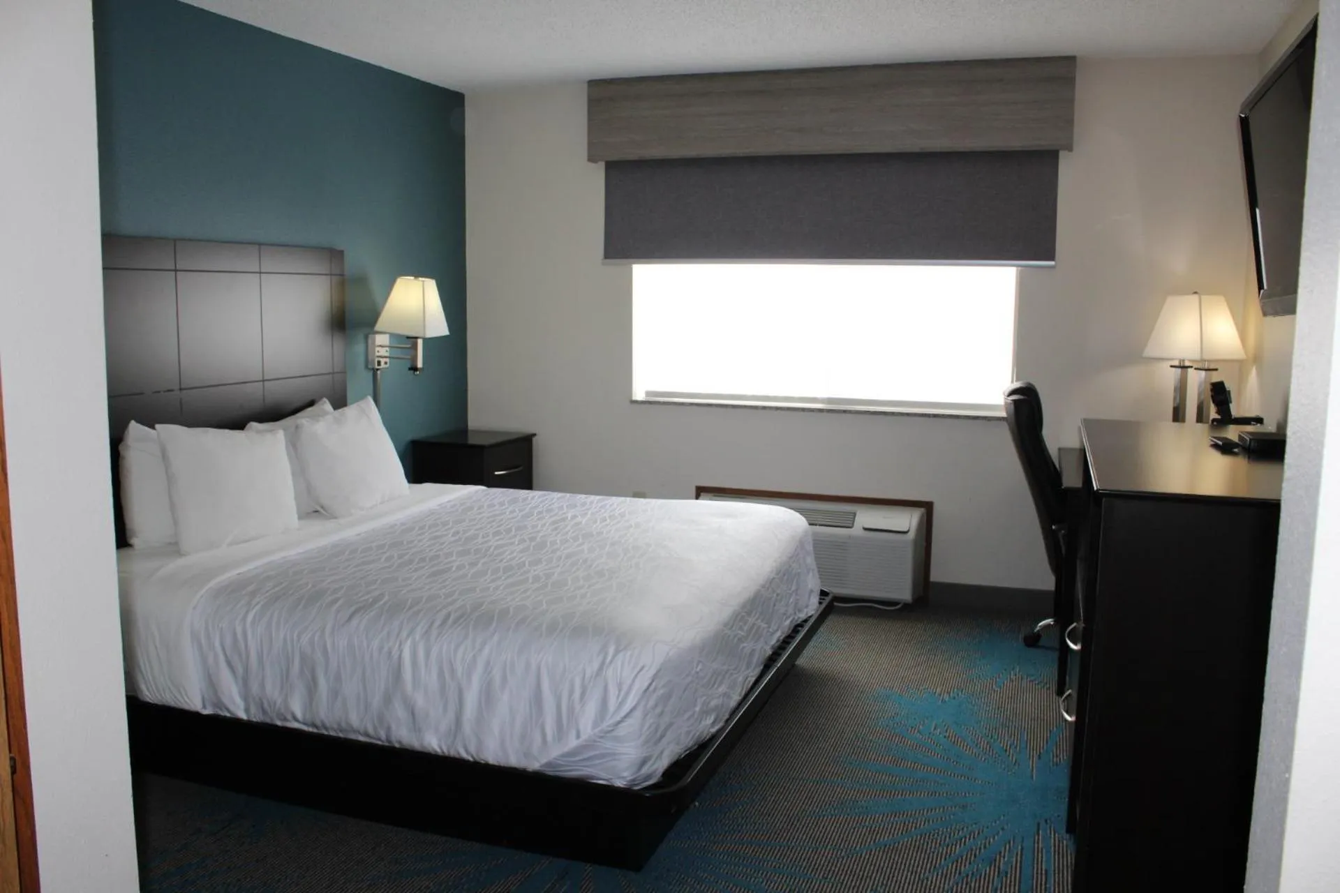 Bed in Reston Inn & Suites