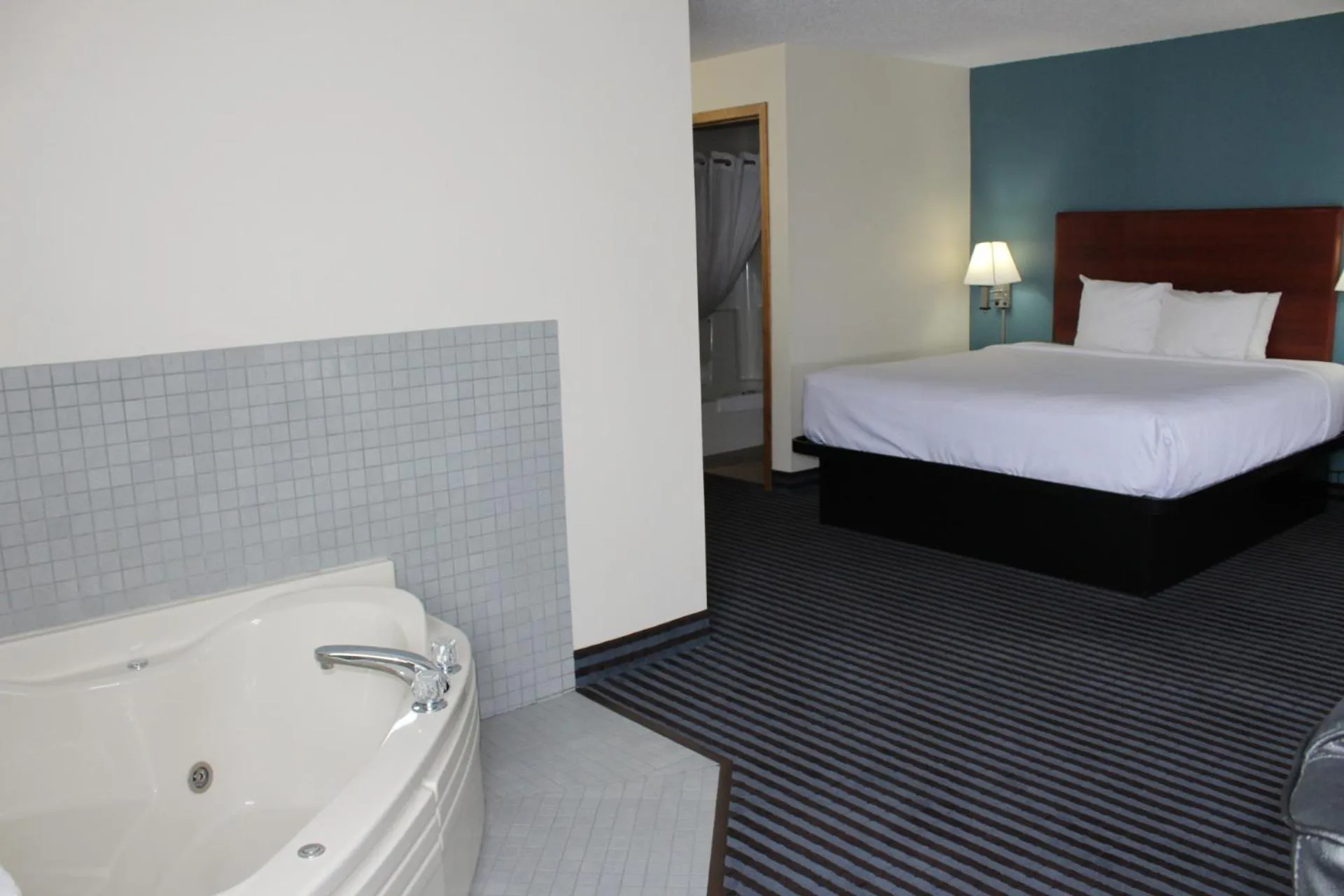 Bed in Reston Inn & Suites