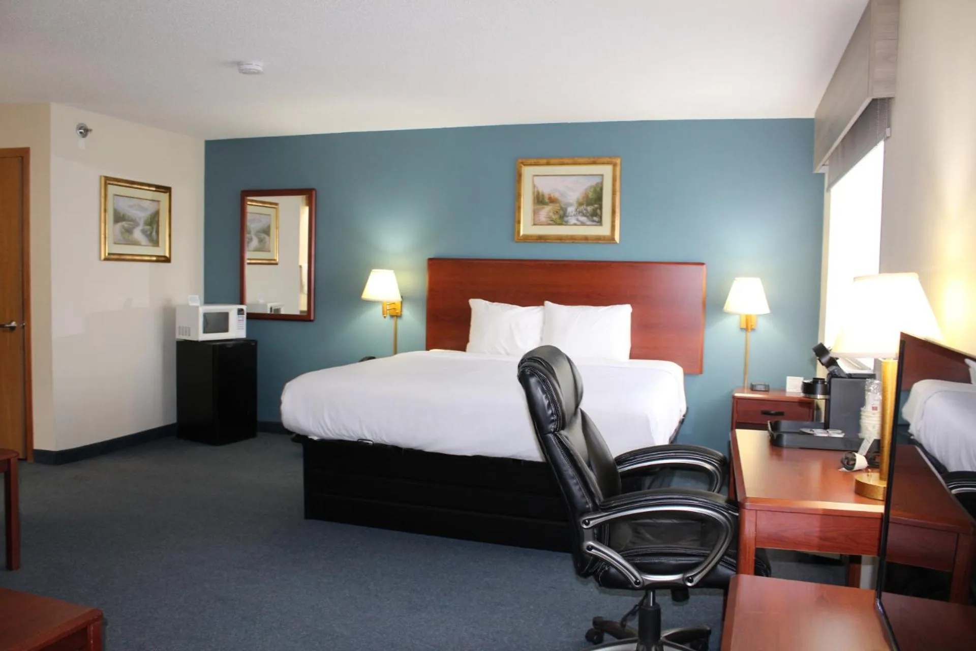 Bed in Reston Inn & Suites