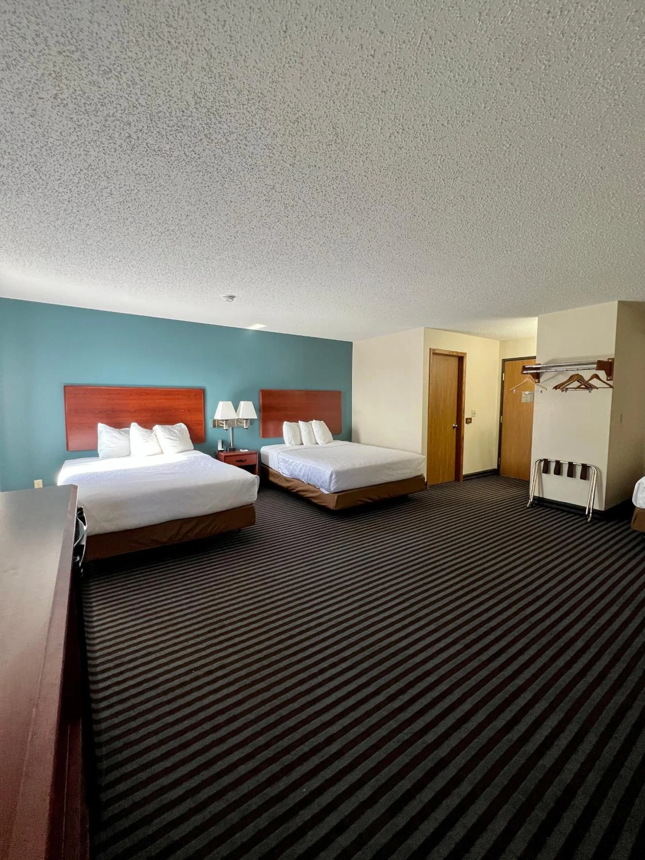 Bed in Reston Inn & Suites