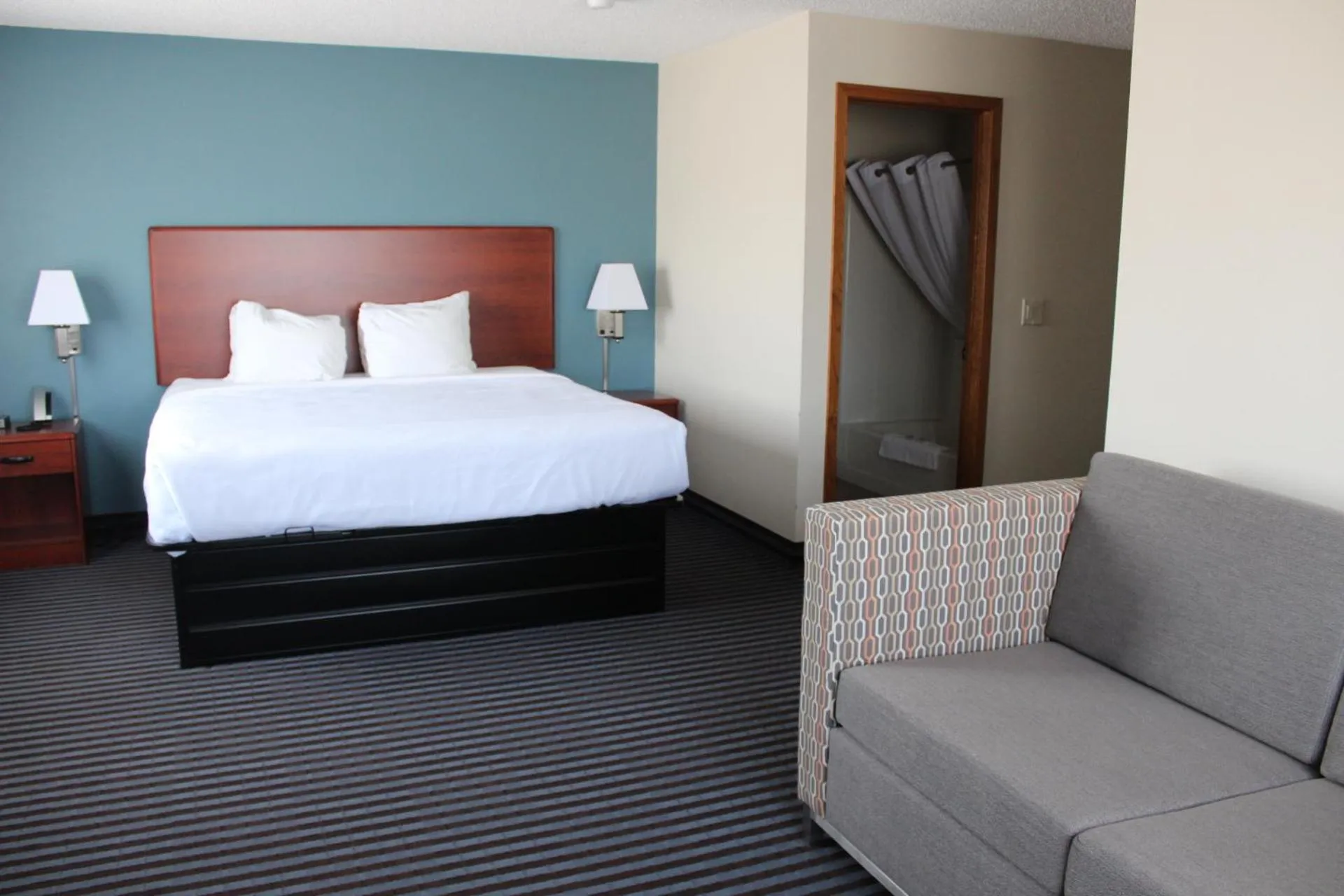 Bed in Reston Inn & Suites