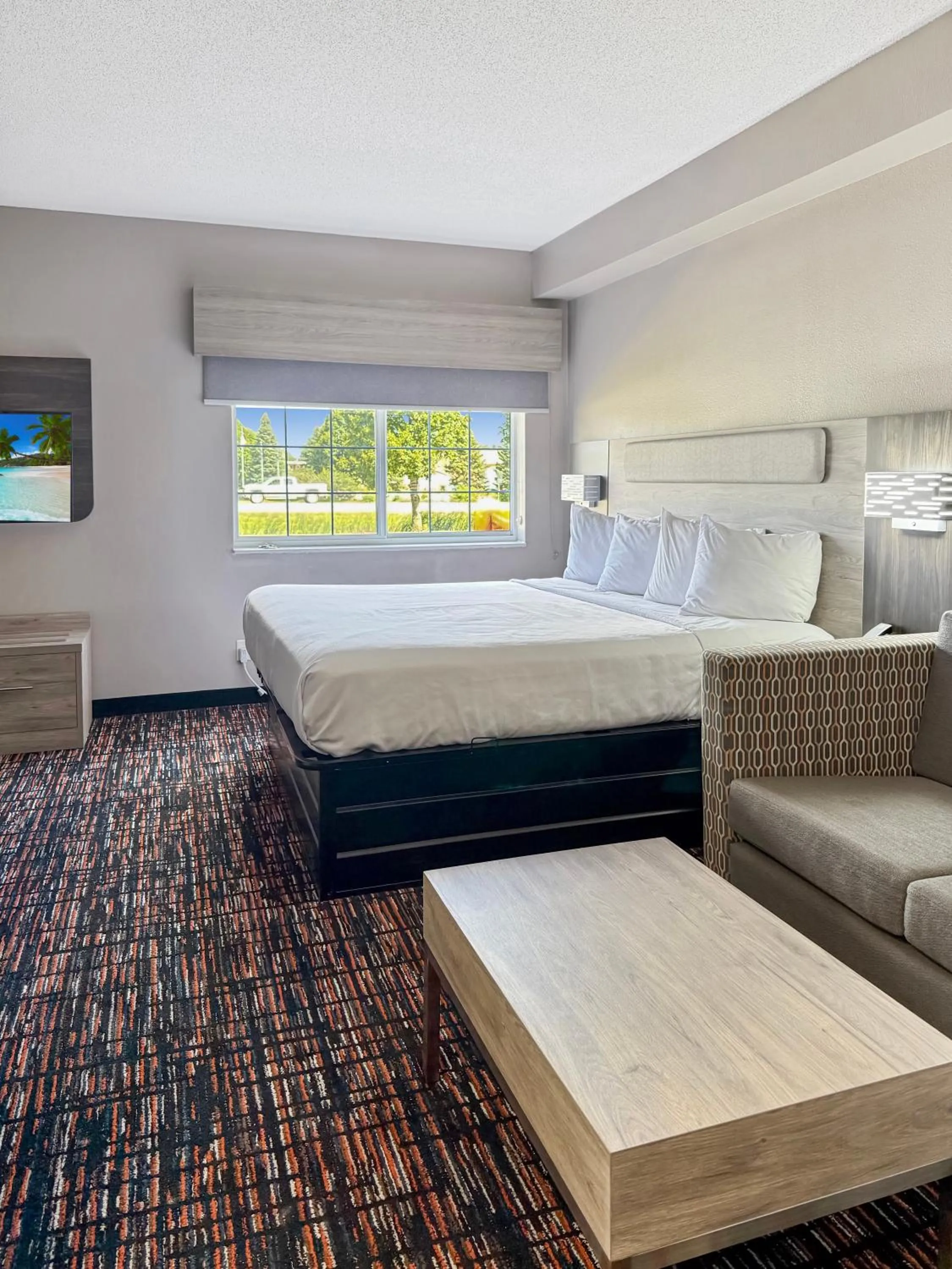 Bed in Reston Inn & Suites