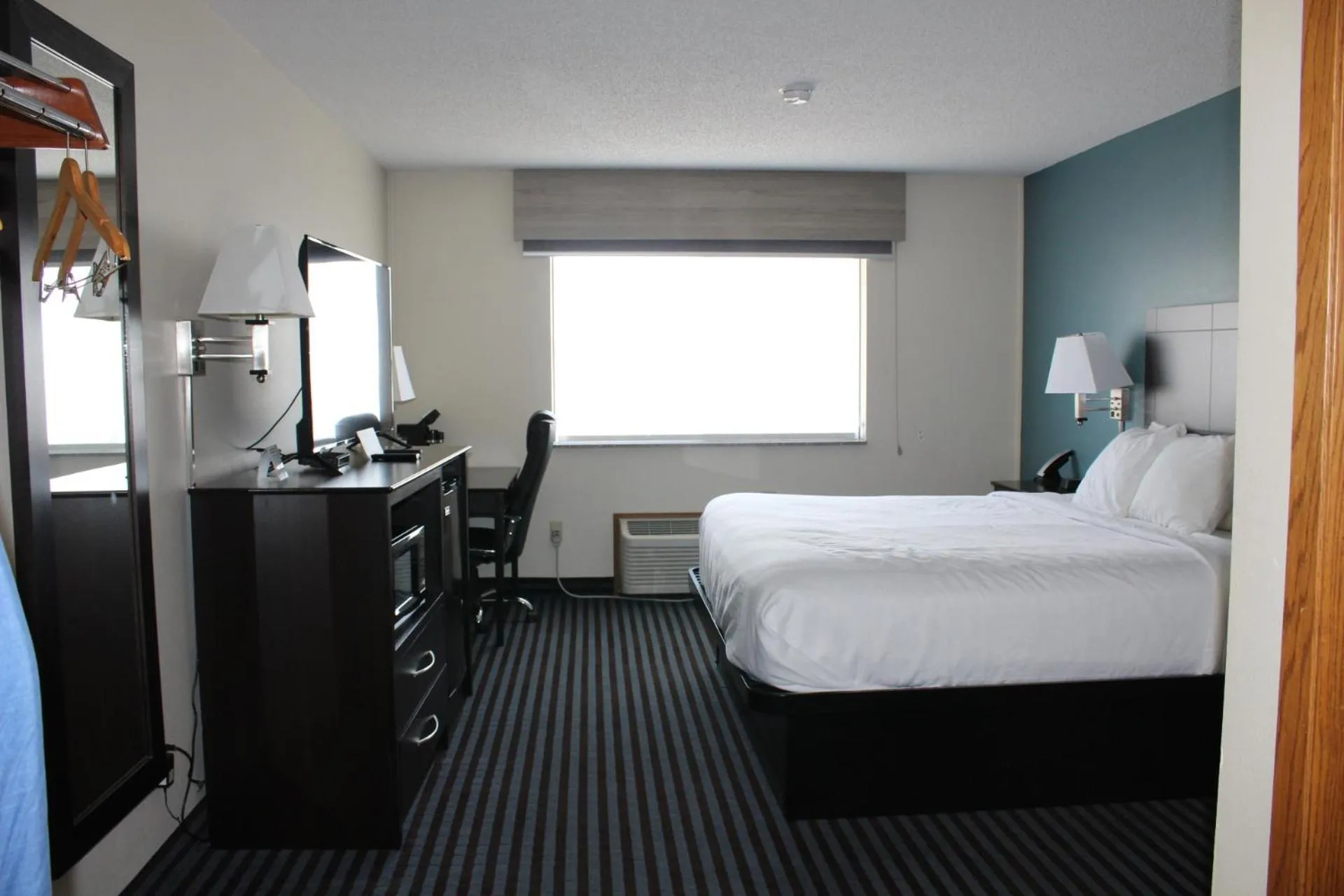 Bed in Reston Inn & Suites