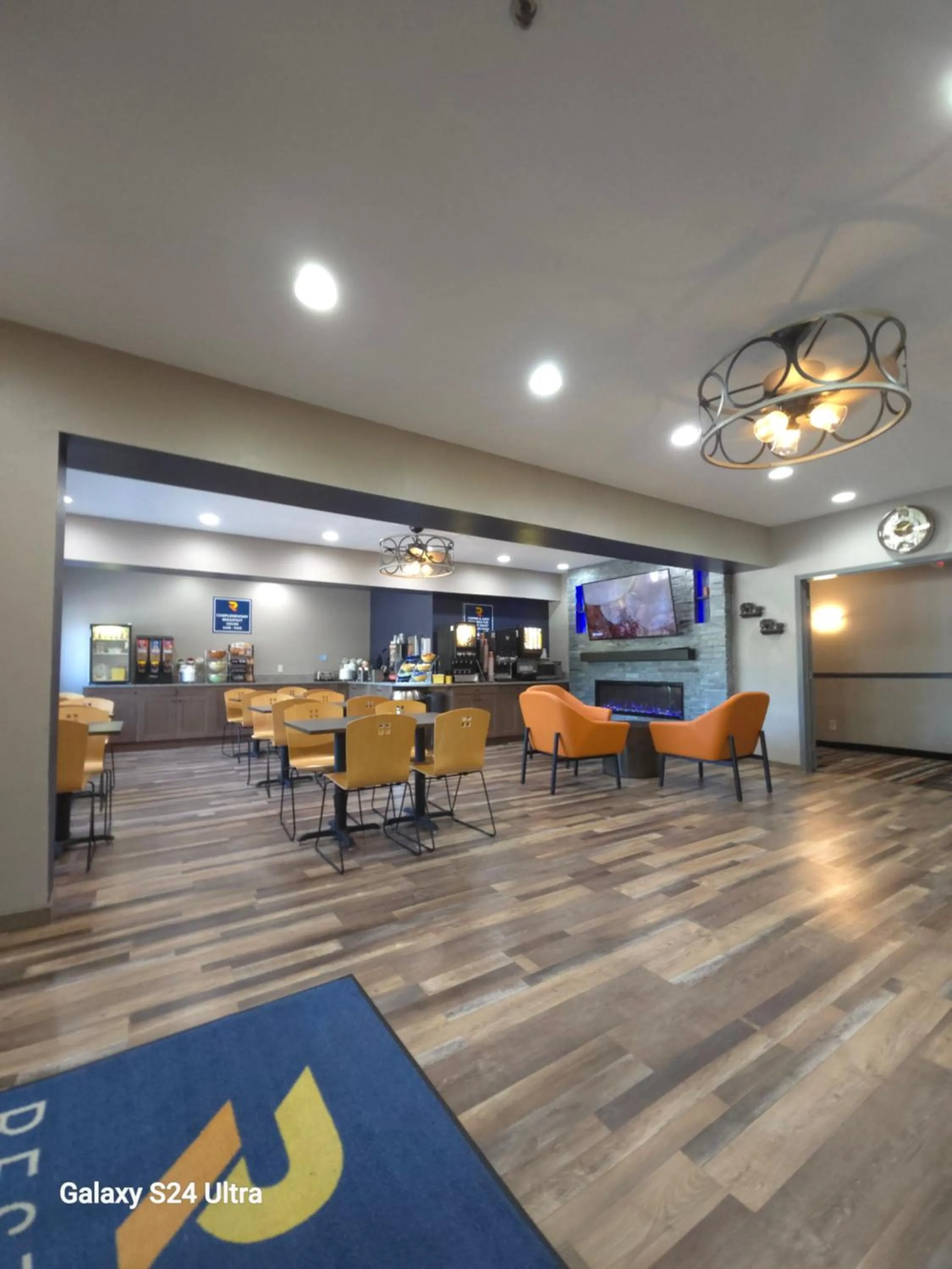 Seating area in Reston Inn & Suites