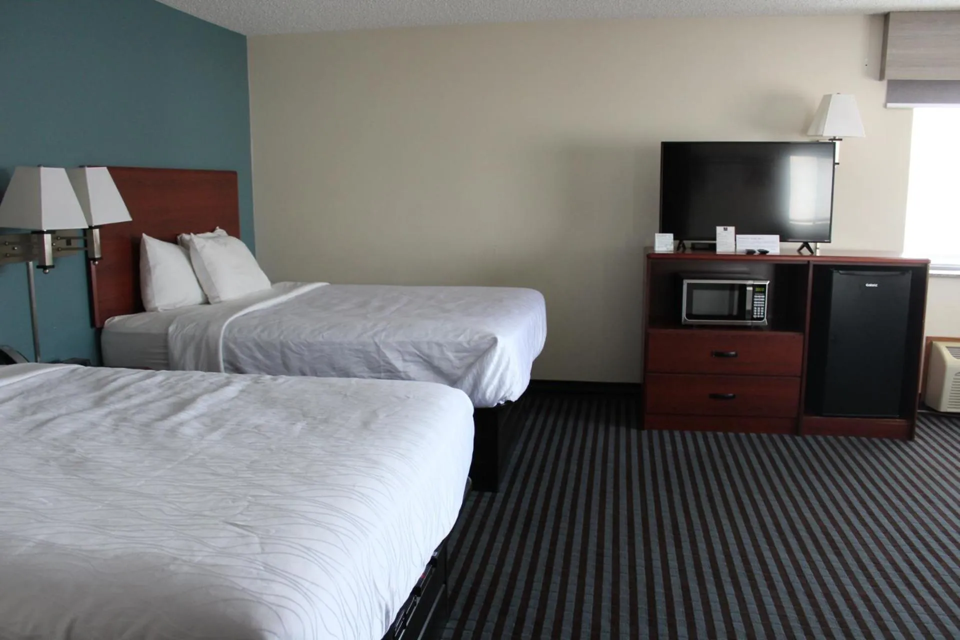 Bed in Reston Inn & Suites