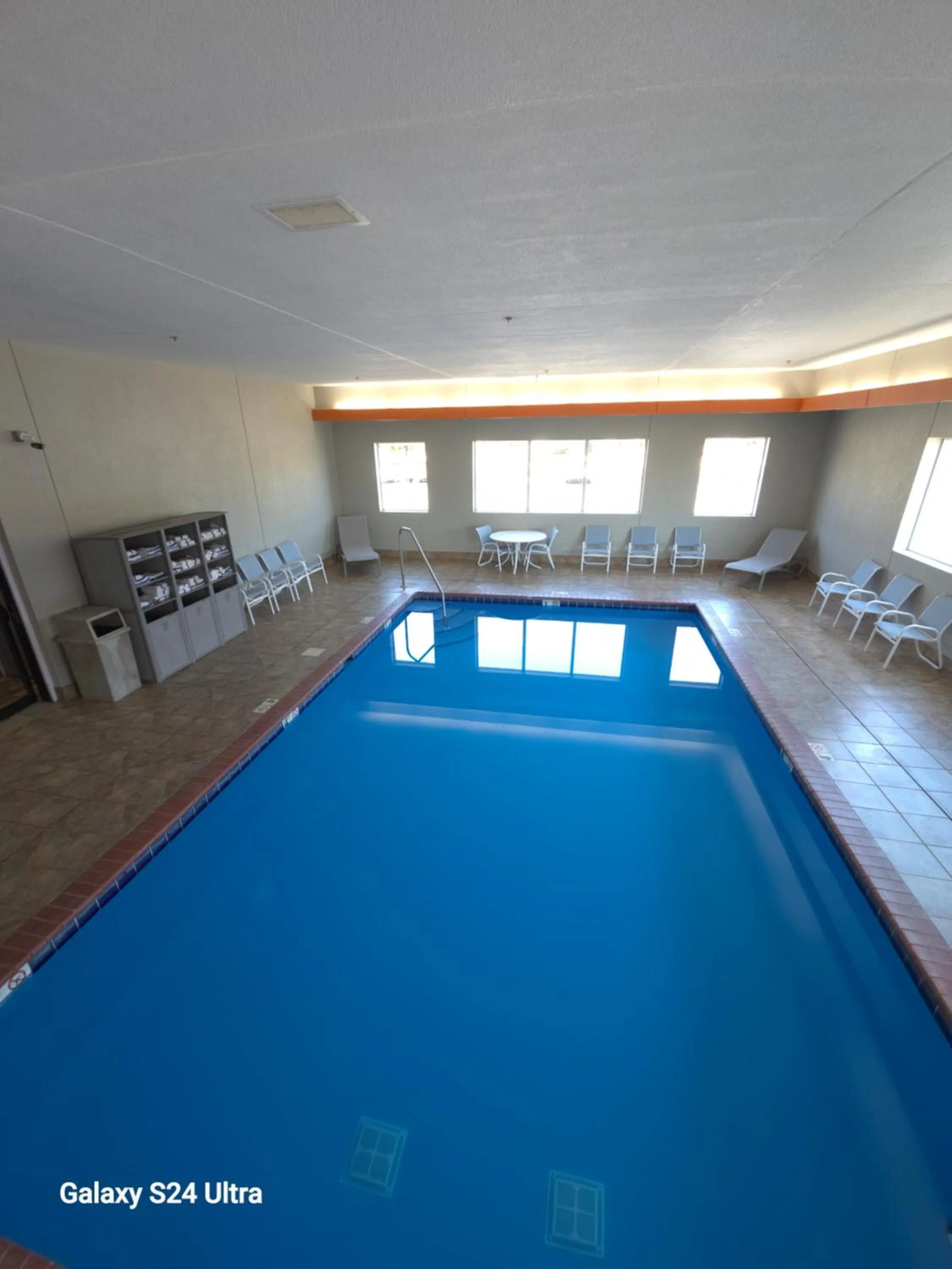 Swimming pool in Reston Inn & Suites