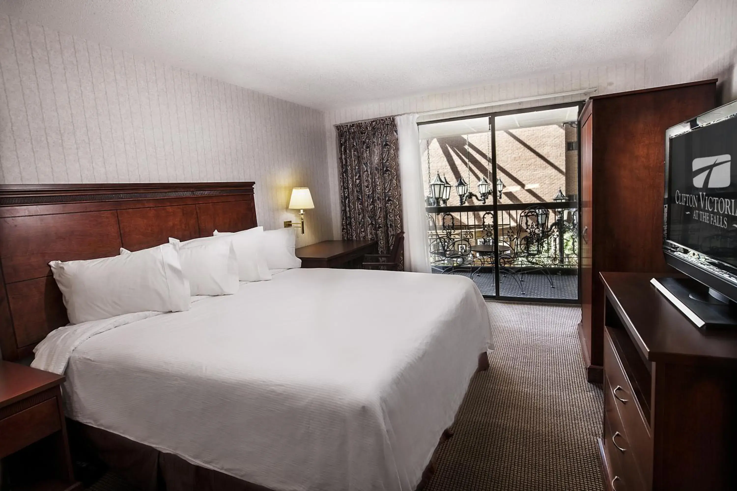 View (from property/room), Bed in Clifton Victoria Inn at the Falls View (from property/room), Bed in Clifton Victoria Inn at the Falls