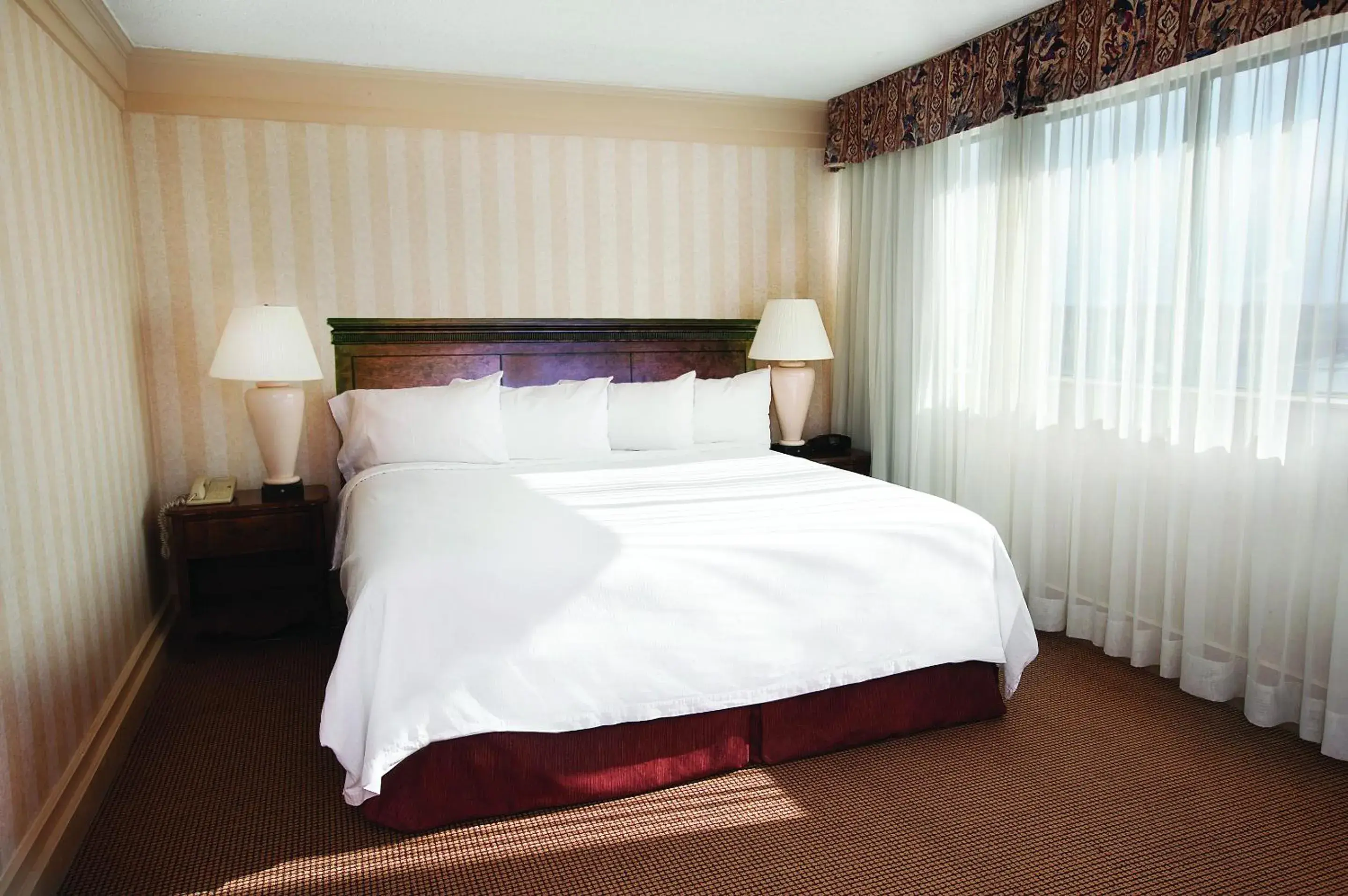 Junior Suite with whirlpool in Clifton Victoria Inn at the Falls Junior Suite with whirlpool in Clifton Victoria Inn at the Falls