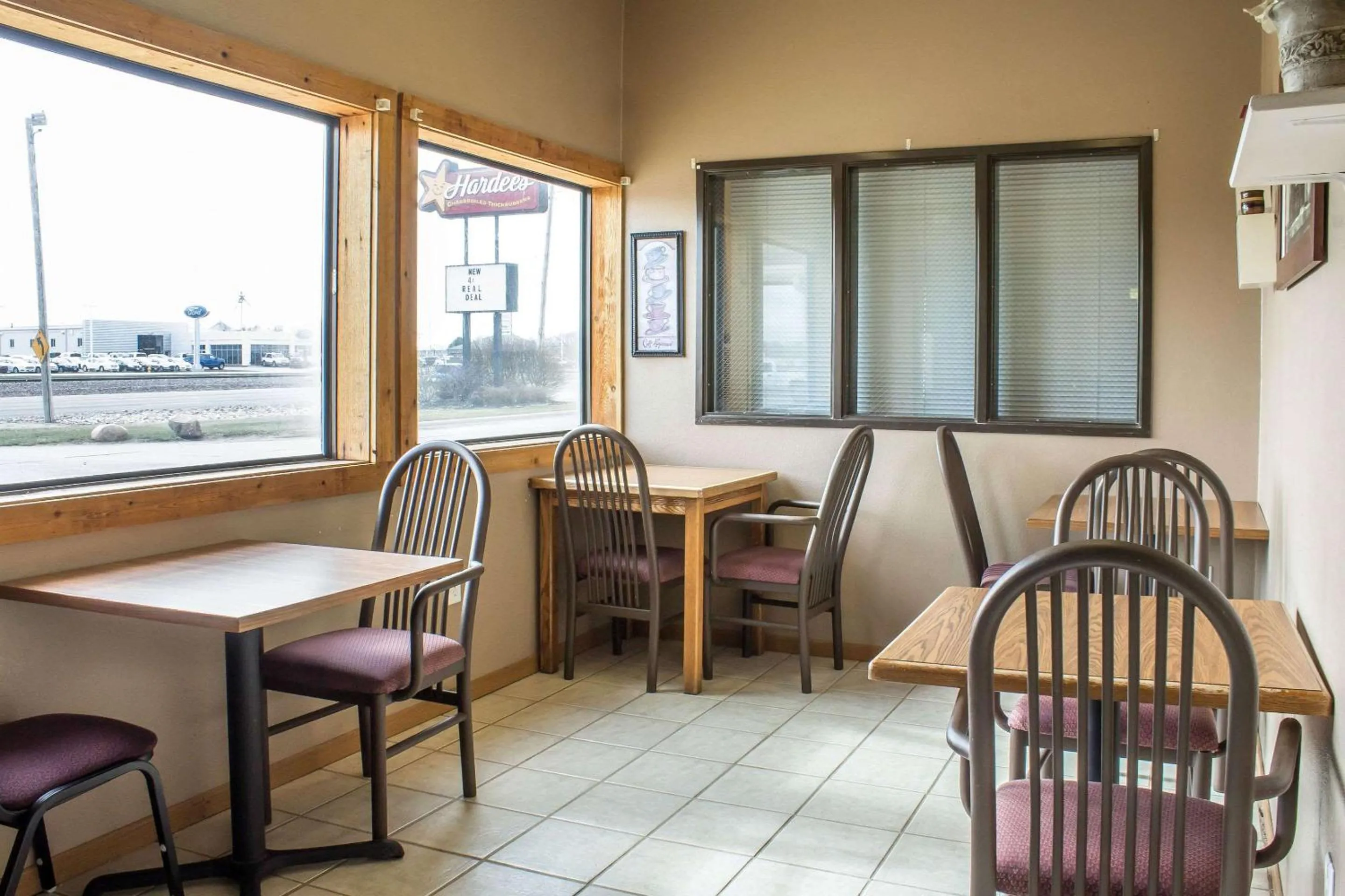 Restaurant/places to eat in Le Mars Inn and Suites