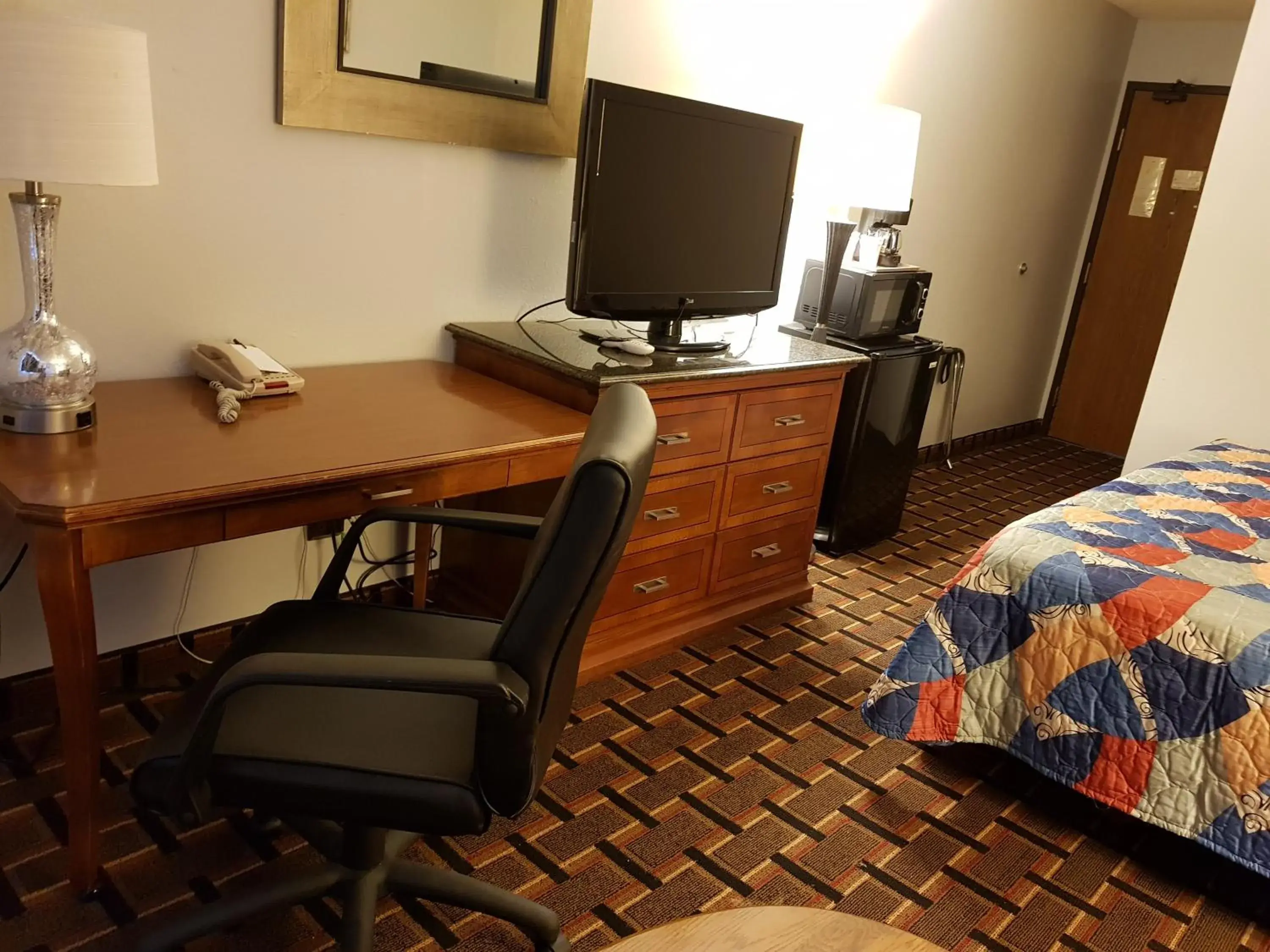 King Room - Non-Smoking in Le Mars Inn and Suites King Room - Non-Smoking in Le Mars Inn and Suites