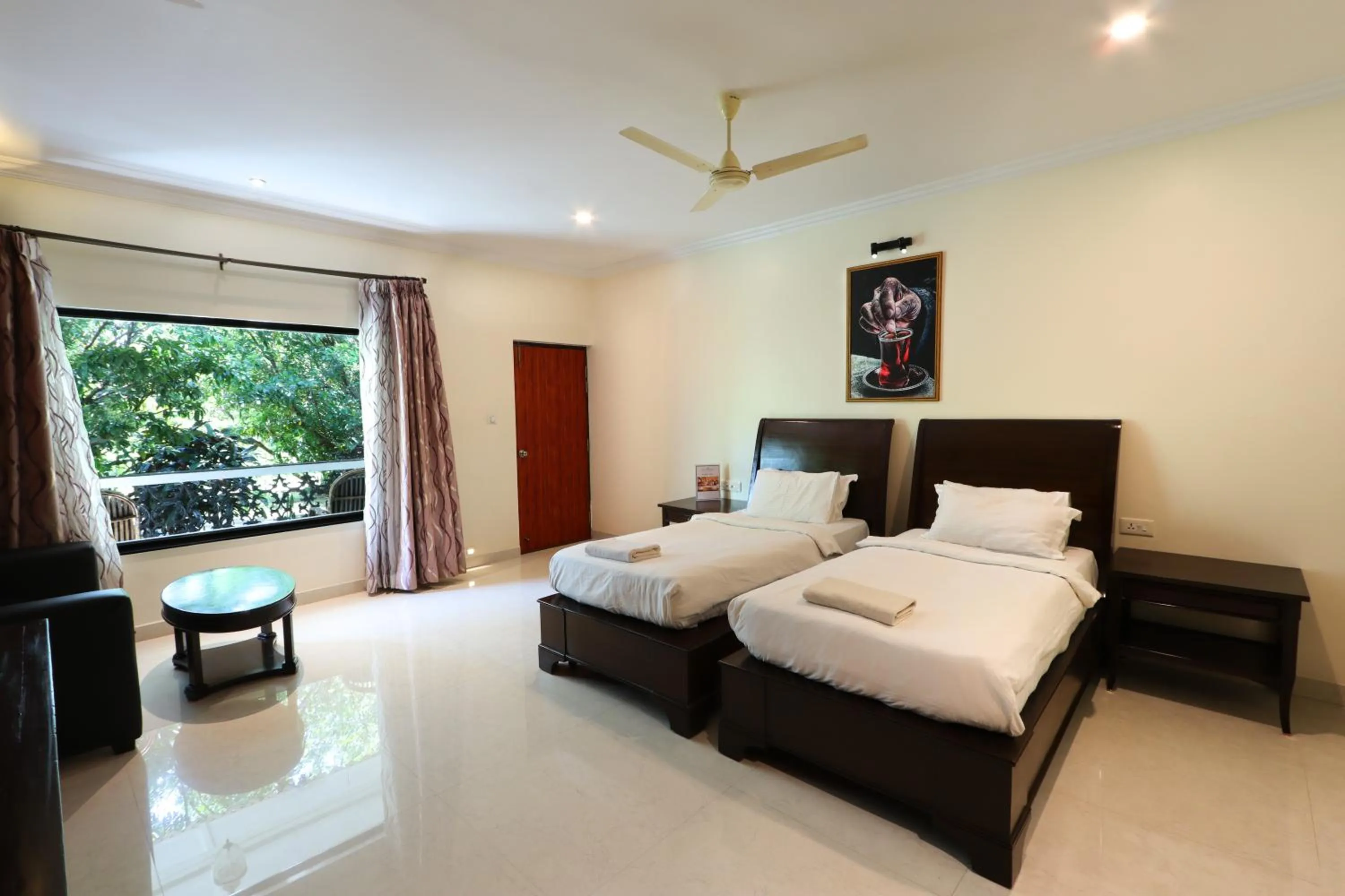 Garden view, Bed in Wild Berry Resort Agonda