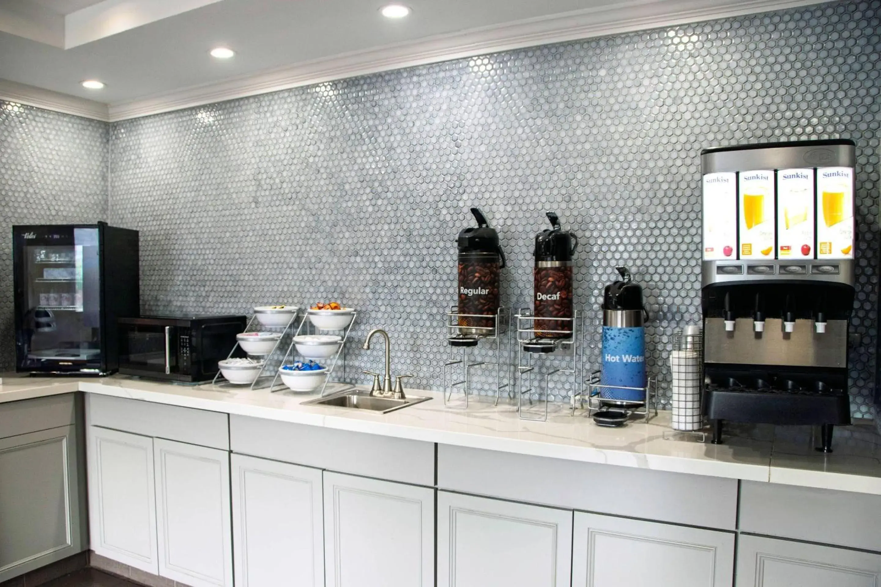 Breakfast in Comfort Inn & Suites Coralville - Iowa City near Iowa River Landing Breakfast in Comfort Inn & Suites Coralville - Iowa City near Iowa River Landing