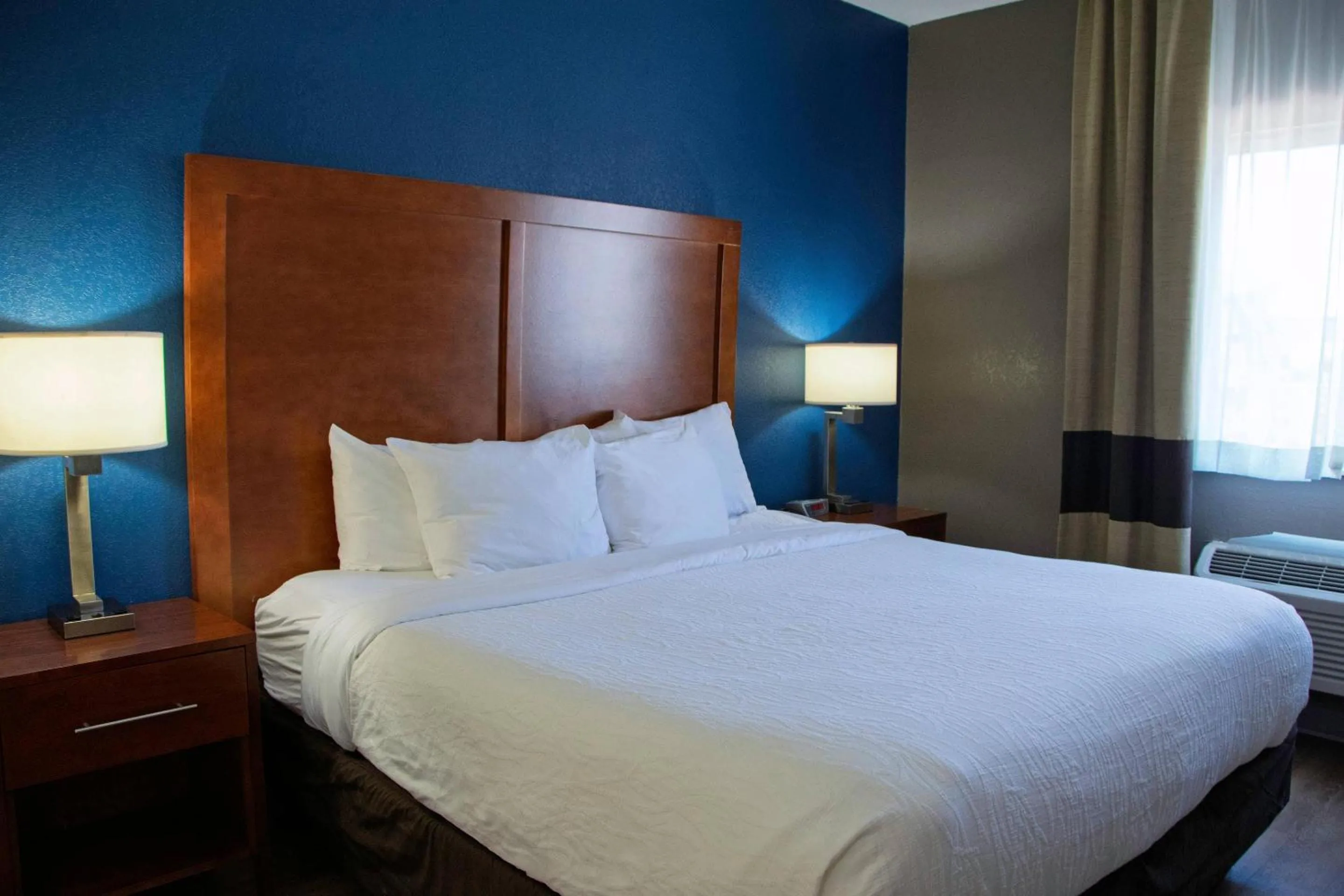 Bedroom, Bed in Comfort Inn & Suites Coralville - Iowa City near Iowa River Landing