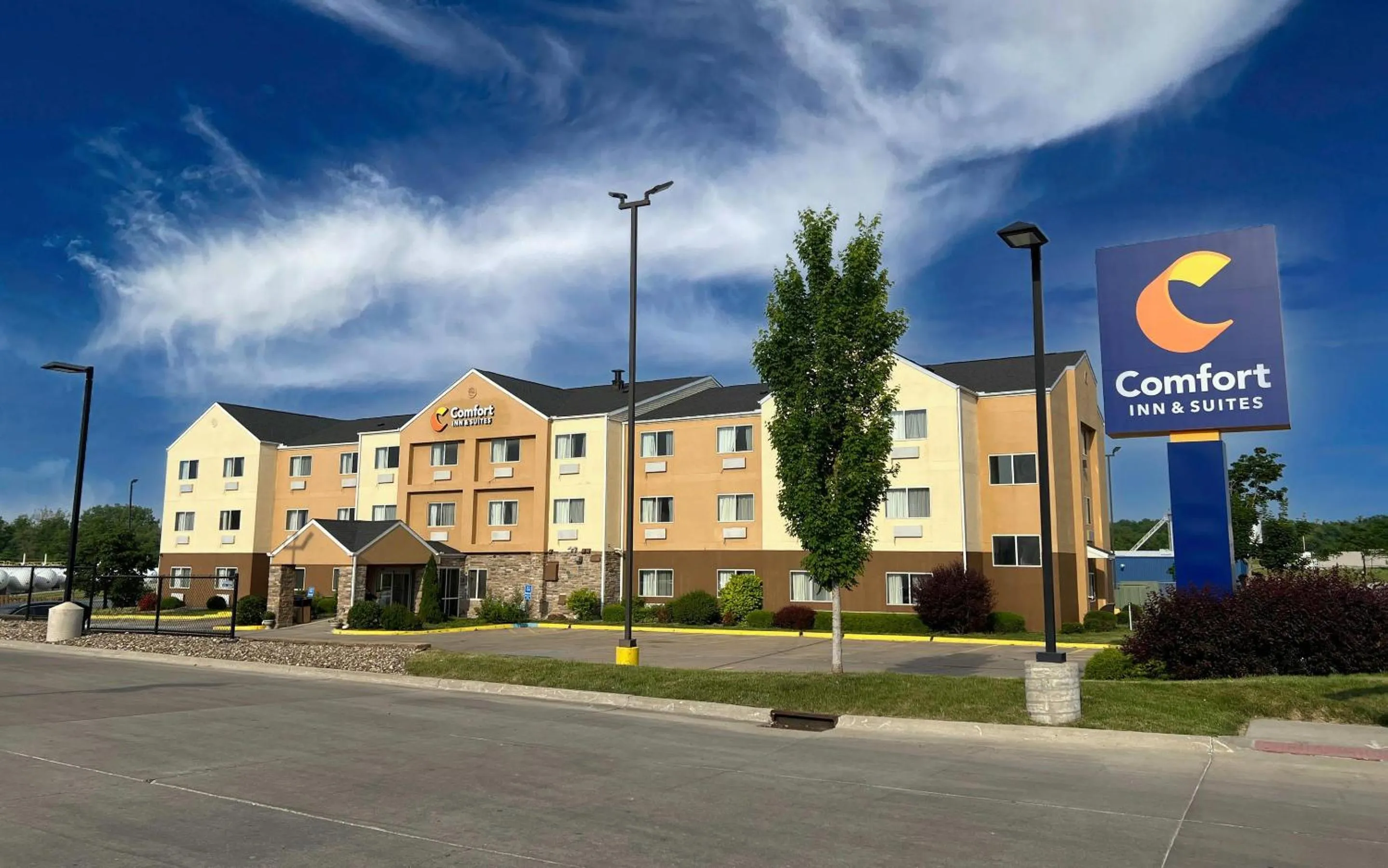 Property building in Comfort Inn & Suites Coralville - Iowa City near Iowa River Landing