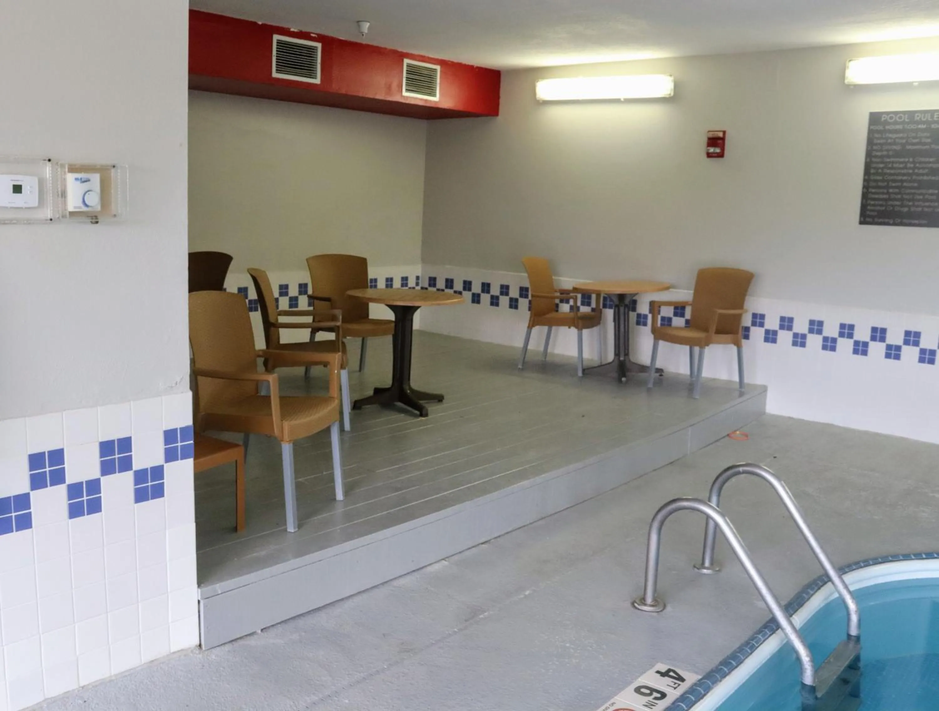 Swimming pool in Comfort Inn & Suites Coralville - Iowa City near Iowa River Landing