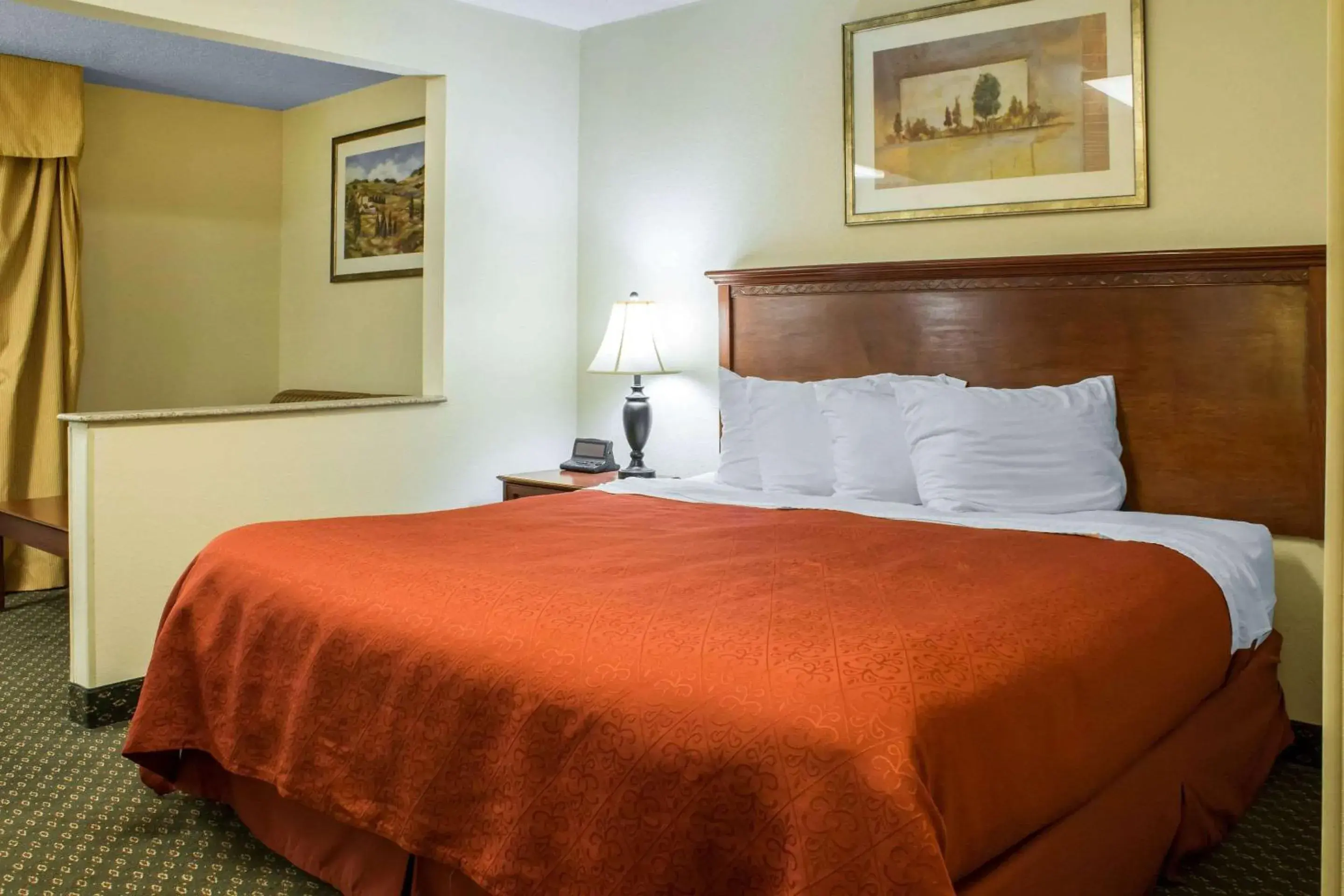 Photo of the whole room, Bed in Quality Inn & Suites Sioux City Southeast Photo of the whole room, Bed in Quality Inn & Suites Sioux City Southeast