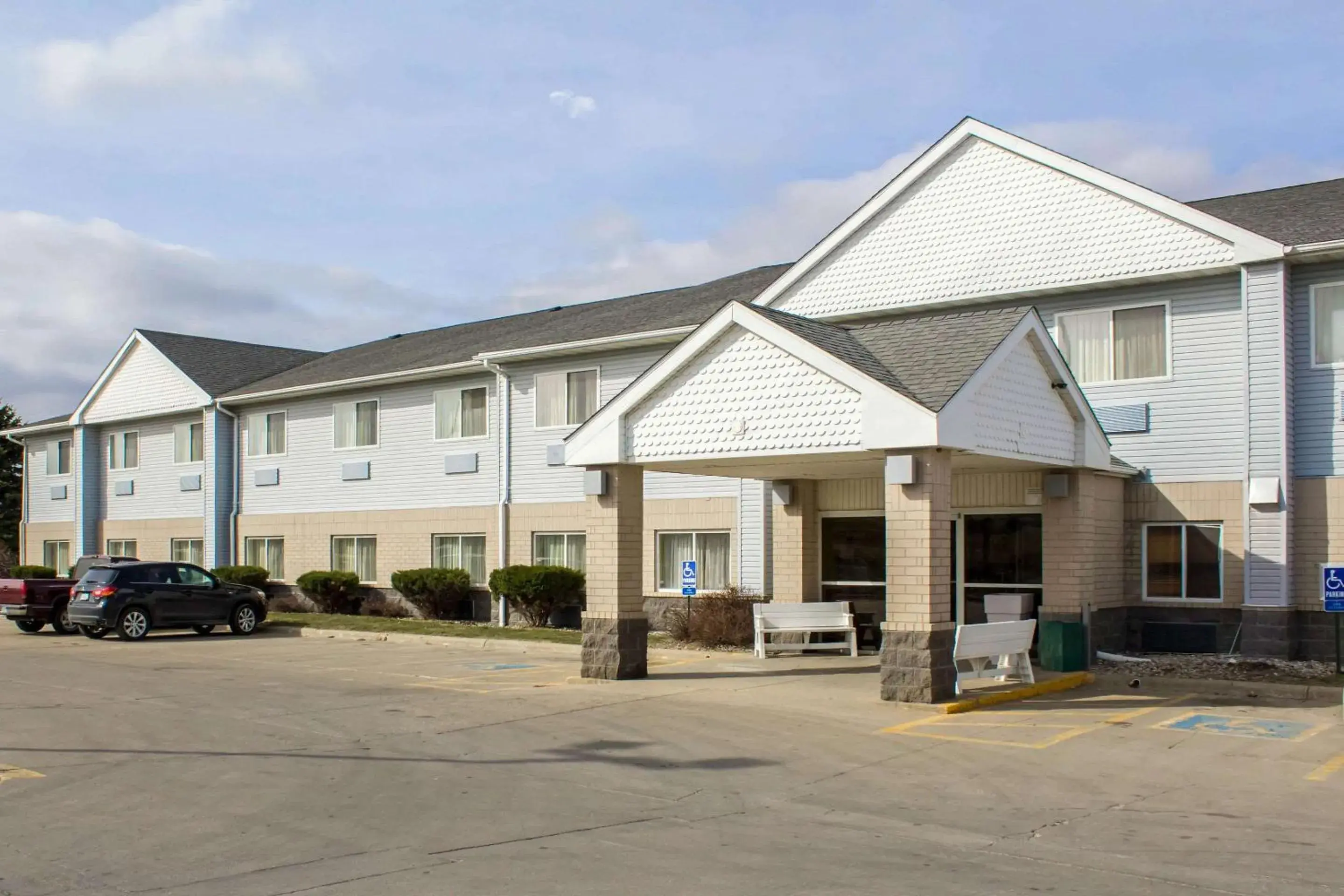 Property building in Quality Inn & Suites Sioux City Southeast Property building in Quality Inn & Suites Sioux City Southeast