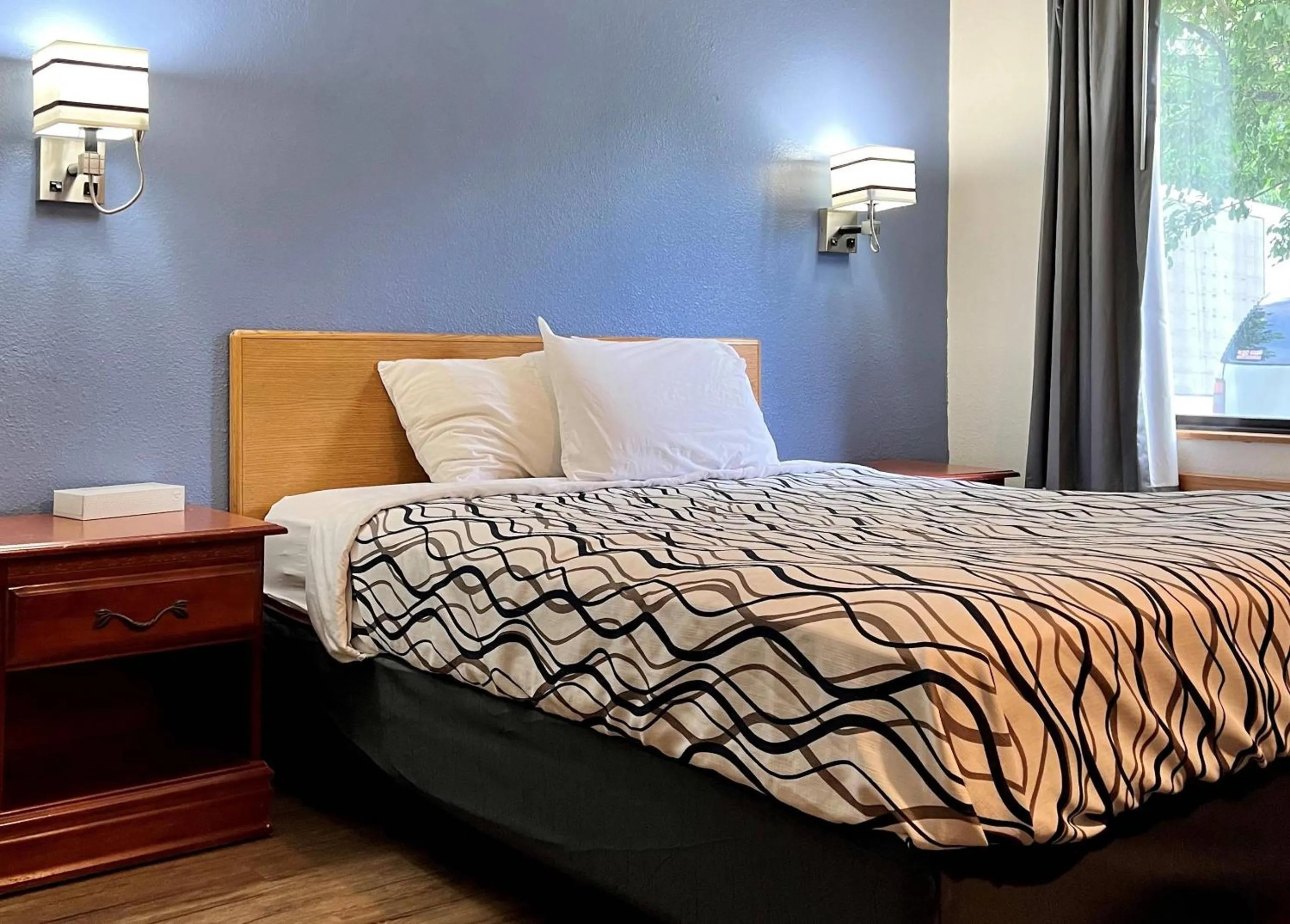 Bedroom, Bed in Rodeway Inn Boise Airport