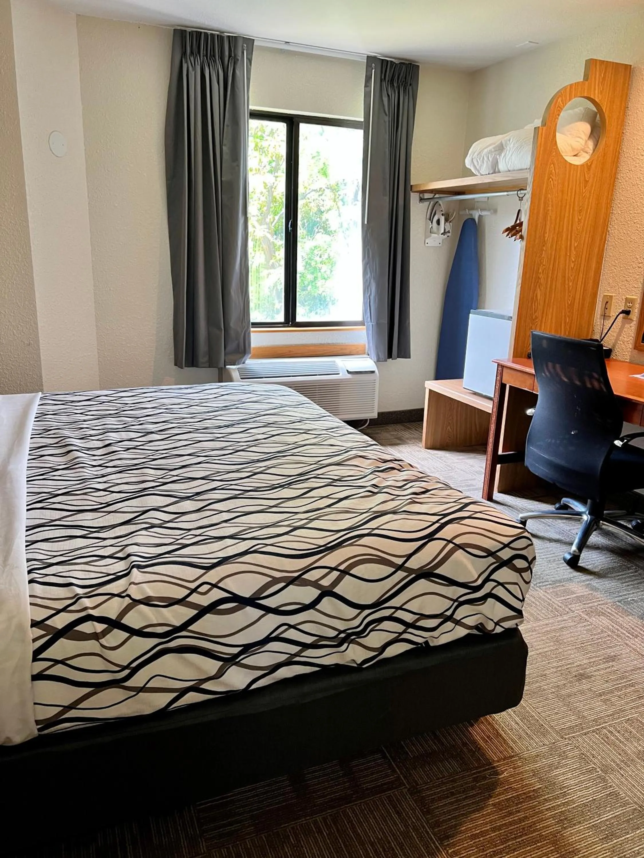 Bed in Rodeway Inn Boise Airport