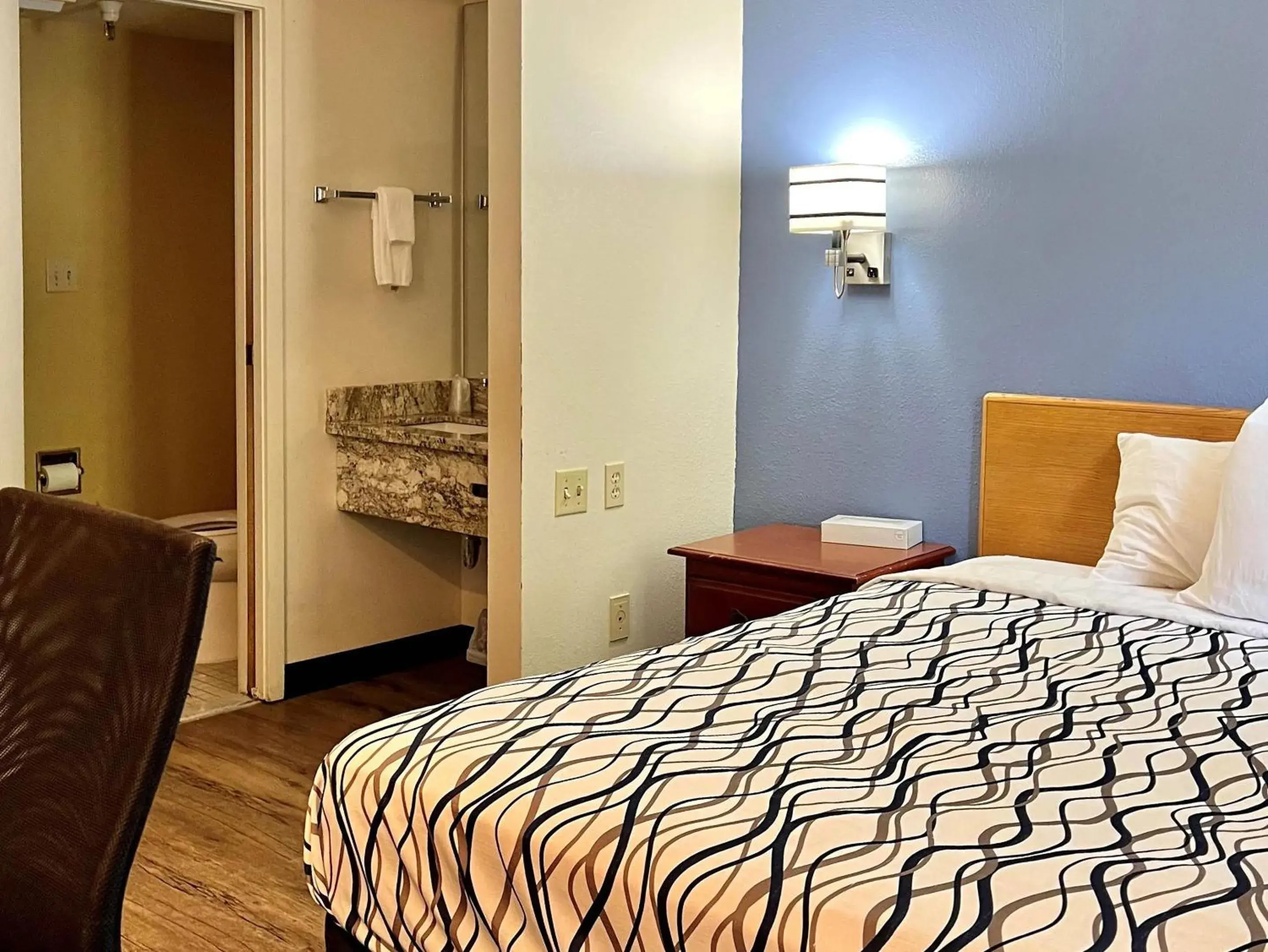 Bedroom, Bed in Rodeway Inn Boise Airport Bedroom, Bed in Rodeway Inn Boise Airport