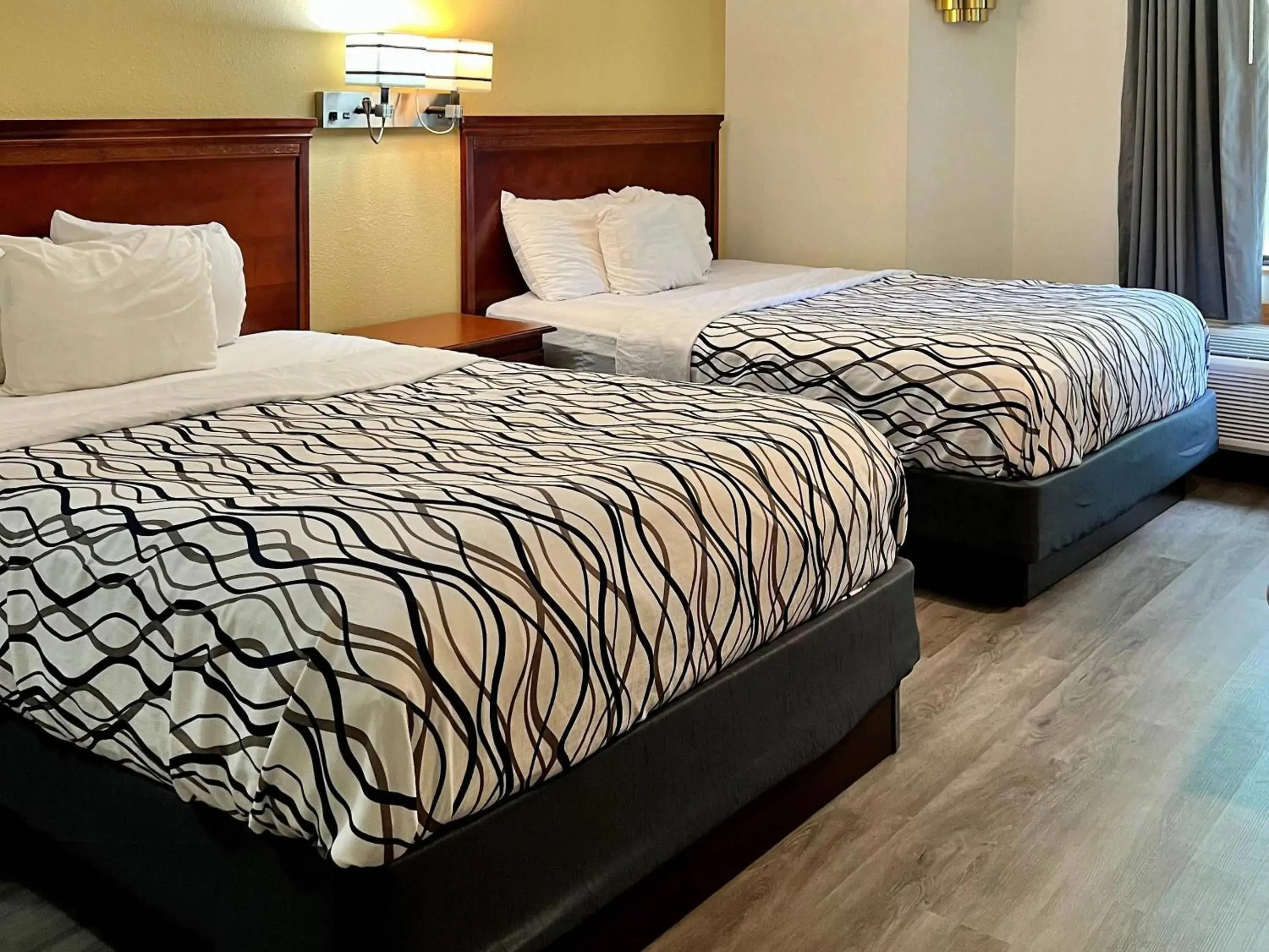 Bedroom, Bed in Rodeway Inn Boise Airport Bedroom, Bed in Rodeway Inn Boise Airport