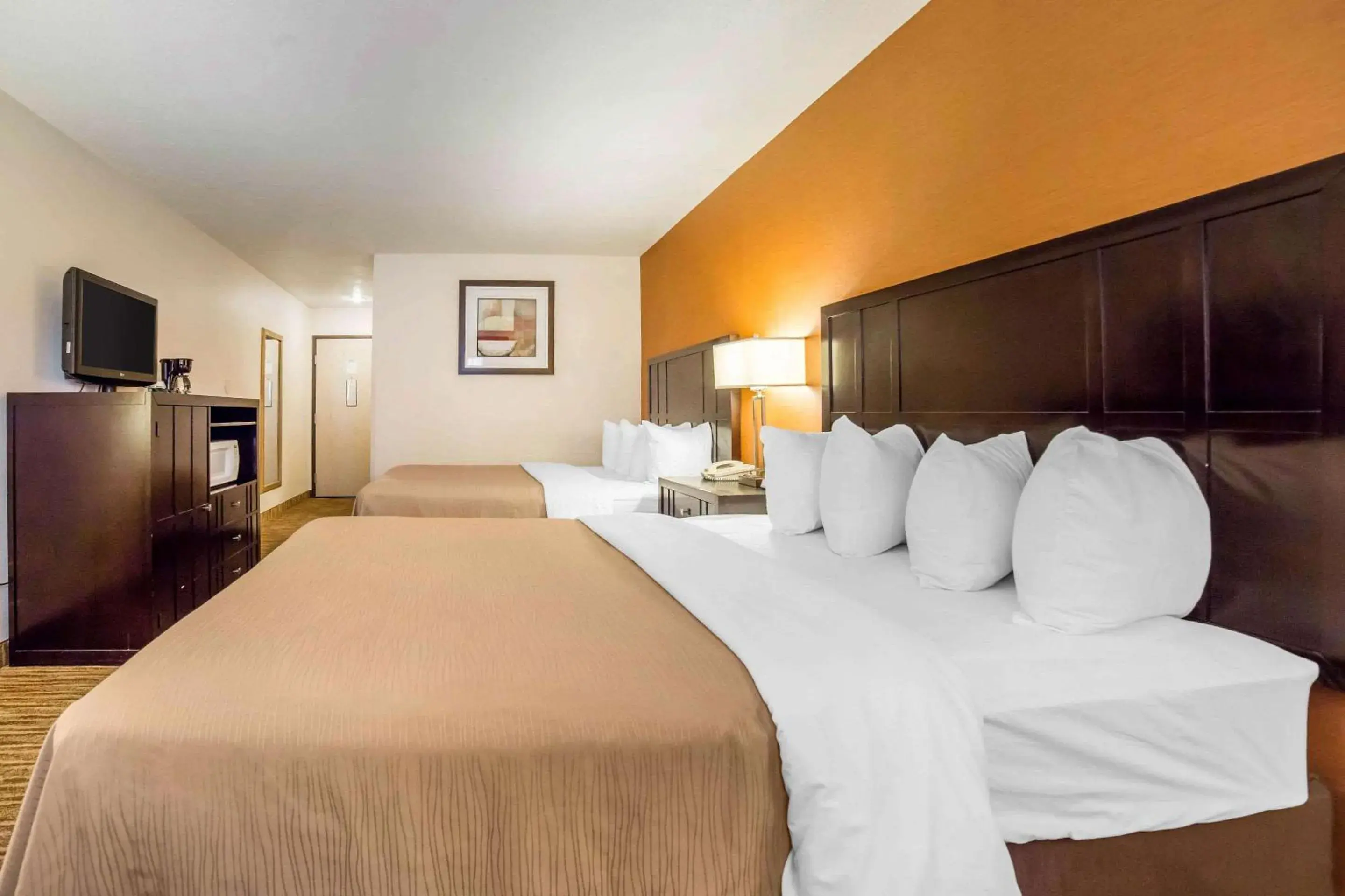 Bedroom, Bed in Quality Inn Post Falls - Coeur d'Alene Bedroom, Bed in Quality Inn Post Falls - Coeur d'Alene