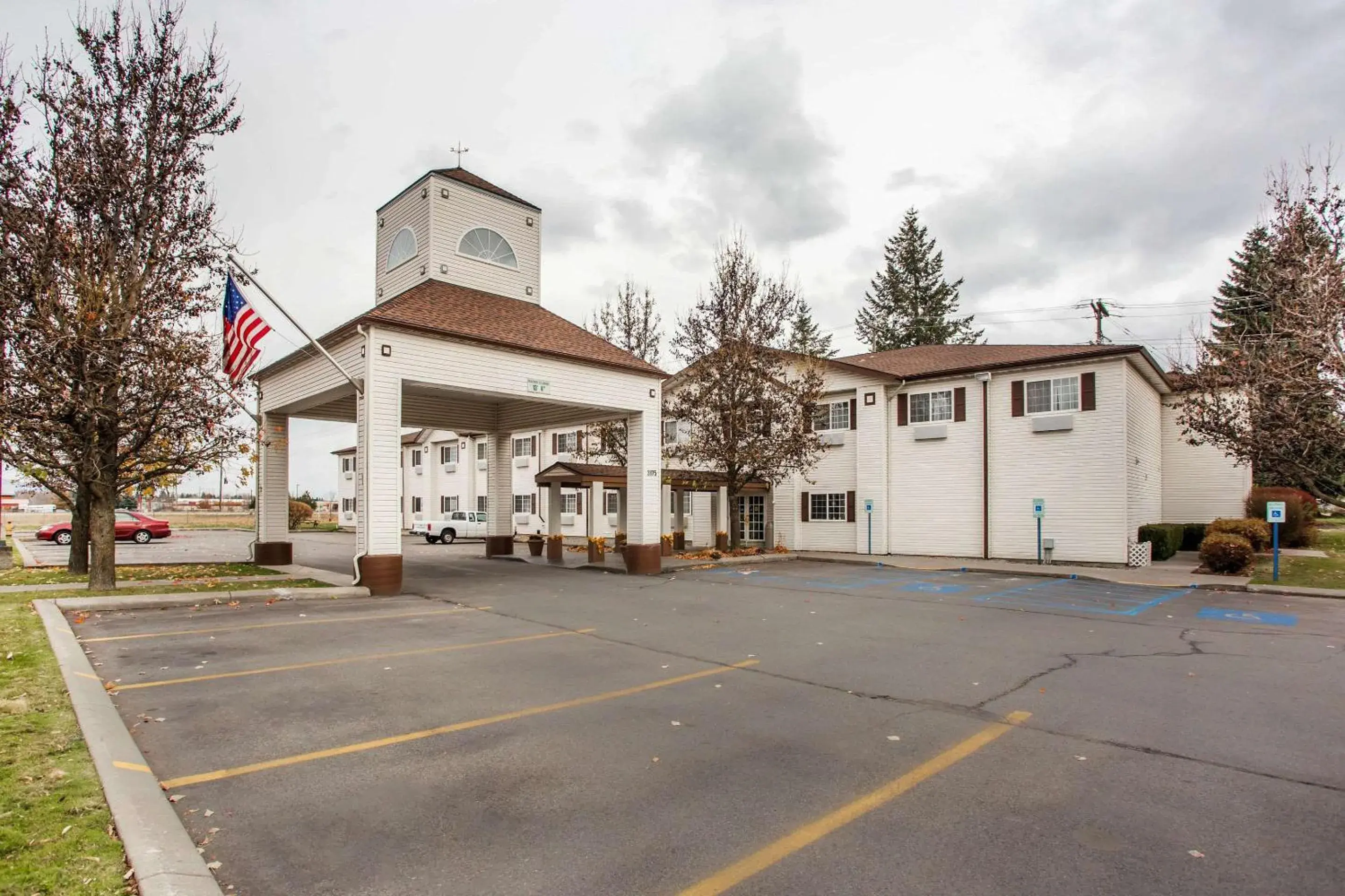 Property building in Quality Inn Post Falls - Coeur d'Alene Property building in Quality Inn Post Falls - Coeur d'Alene
