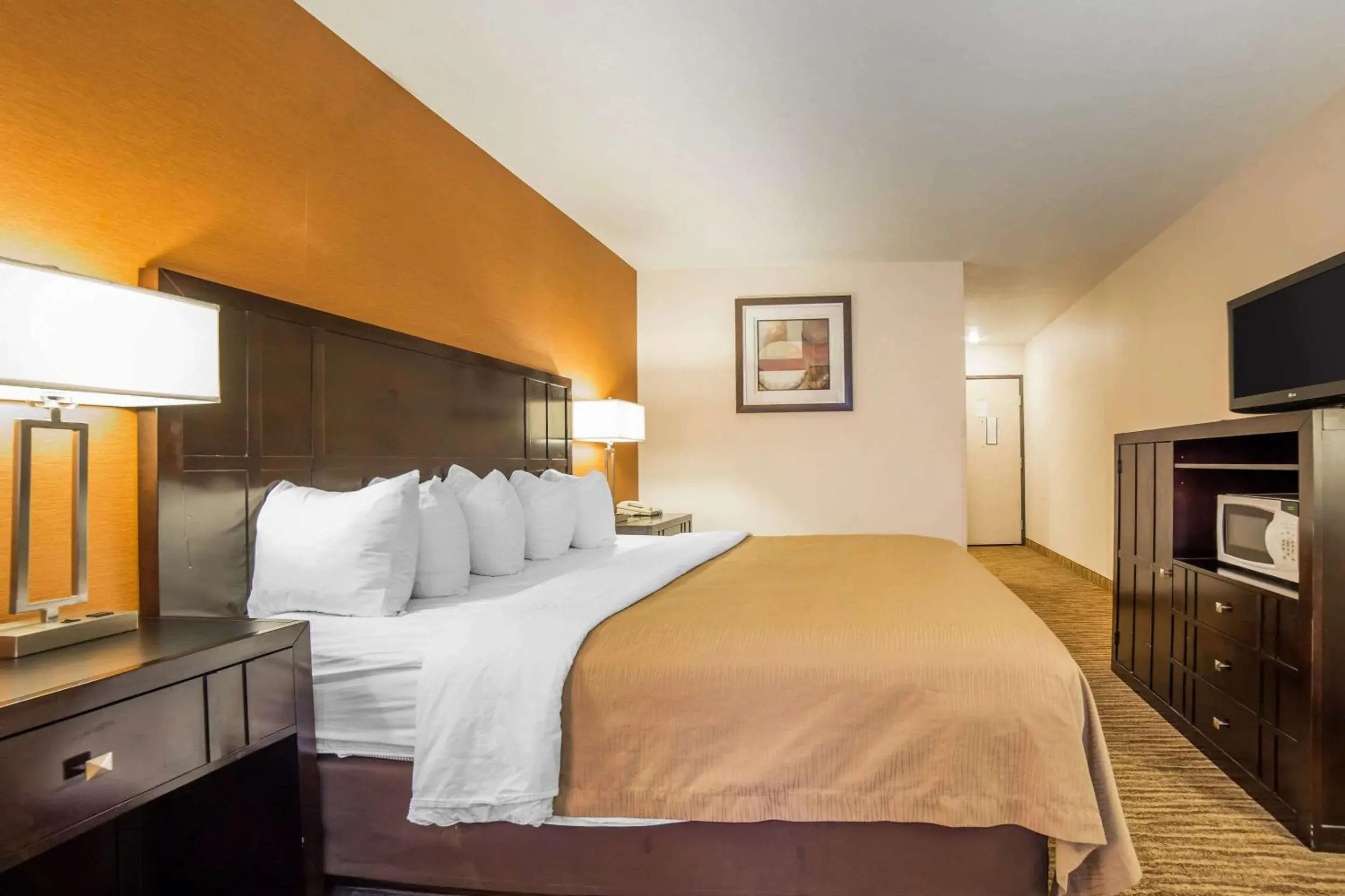 Bedroom, Bed in Quality Inn Post Falls - Coeur d'Alene Bedroom, Bed in Quality Inn Post Falls - Coeur d'Alene