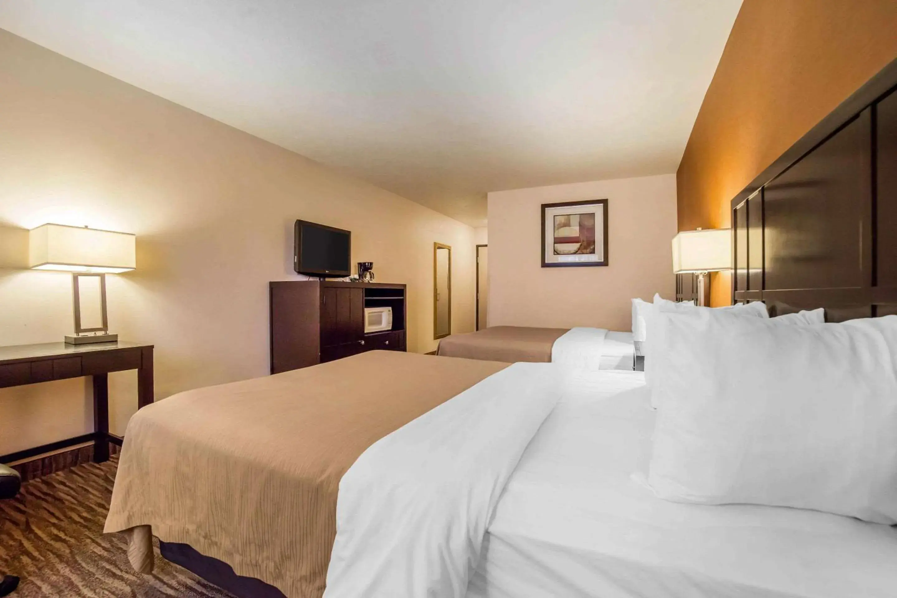 Bedroom, Bed in Quality Inn Post Falls - Coeur d'Alene Bedroom, Bed in Quality Inn Post Falls - Coeur d'Alene