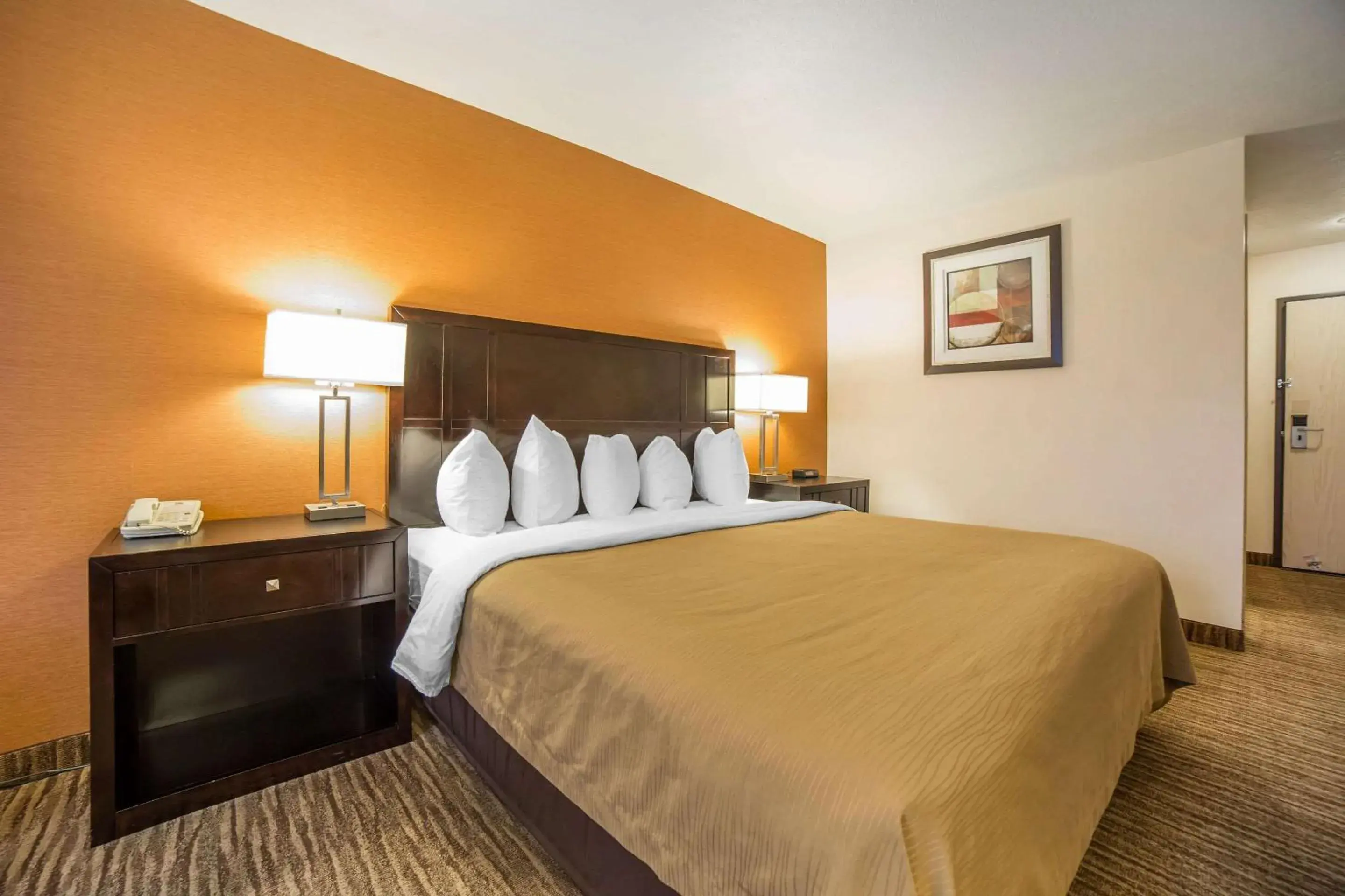 Bedroom, Bed in Quality Inn Post Falls - Coeur d'Alene Bedroom, Bed in Quality Inn Post Falls - Coeur d'Alene