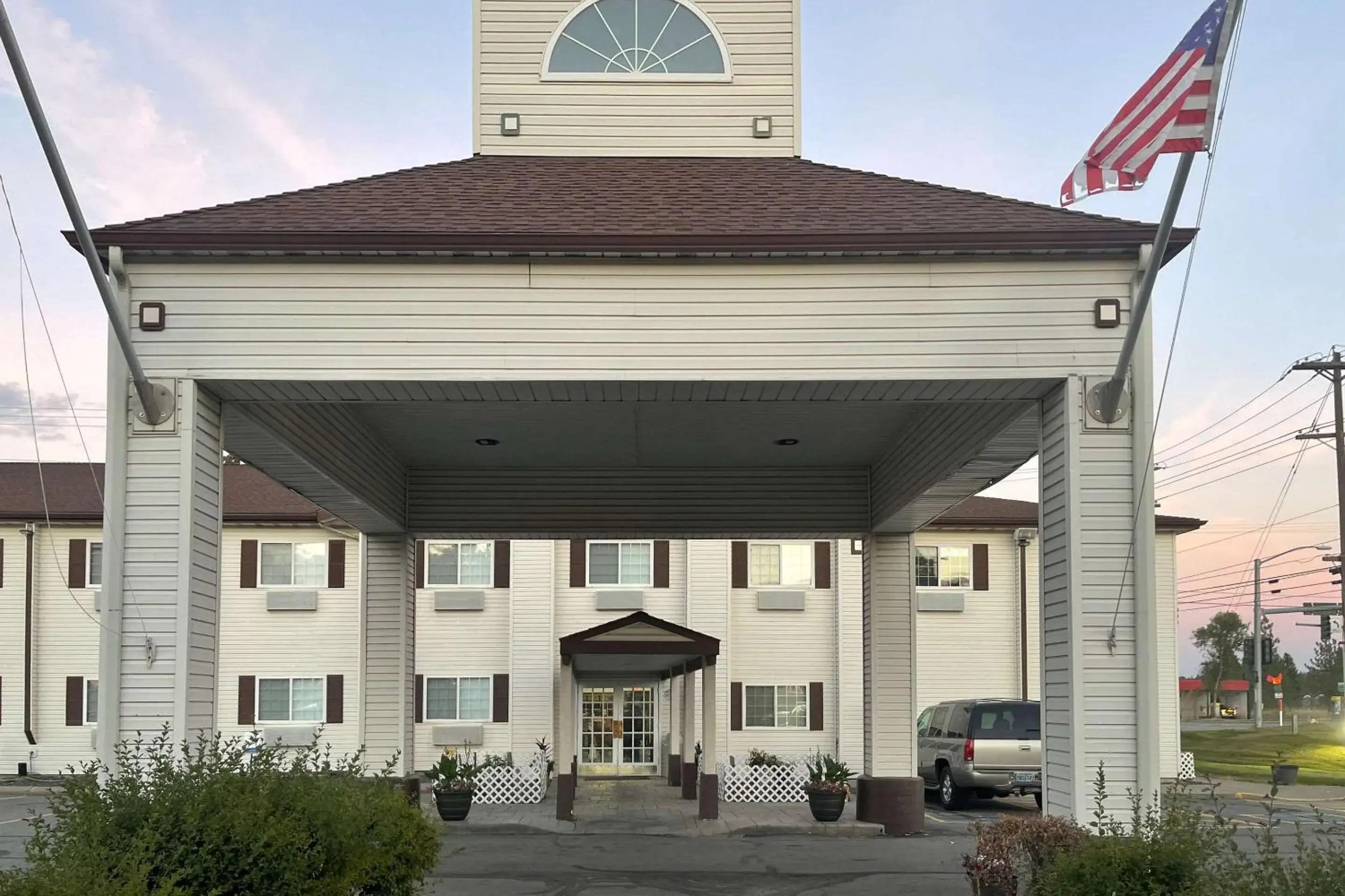 Property building in Quality Inn Post Falls - Coeur d'Alene Property building in Quality Inn Post Falls - Coeur d'Alene