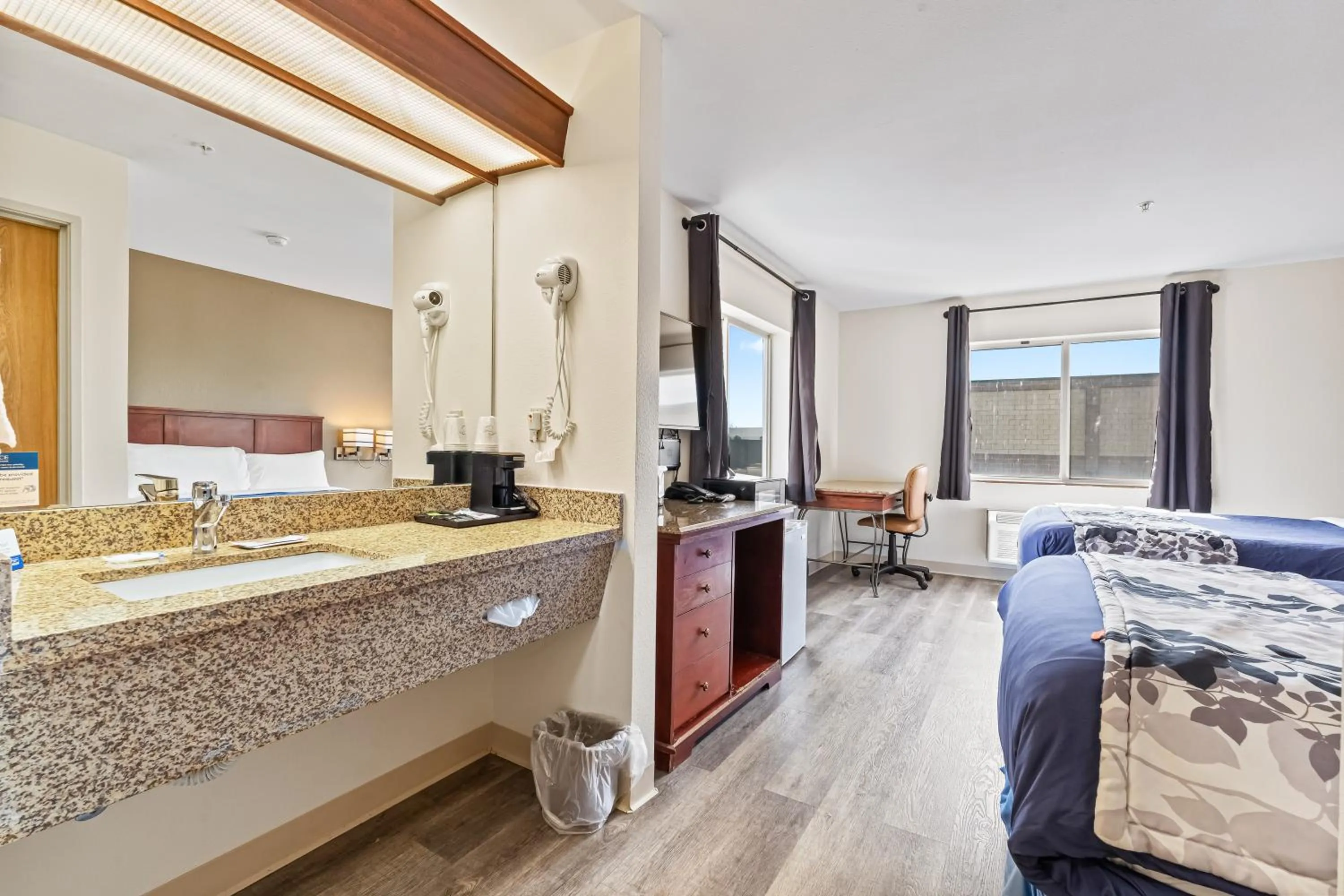 Bedroom, Bed in Rodeway Inn & Suites Nampa