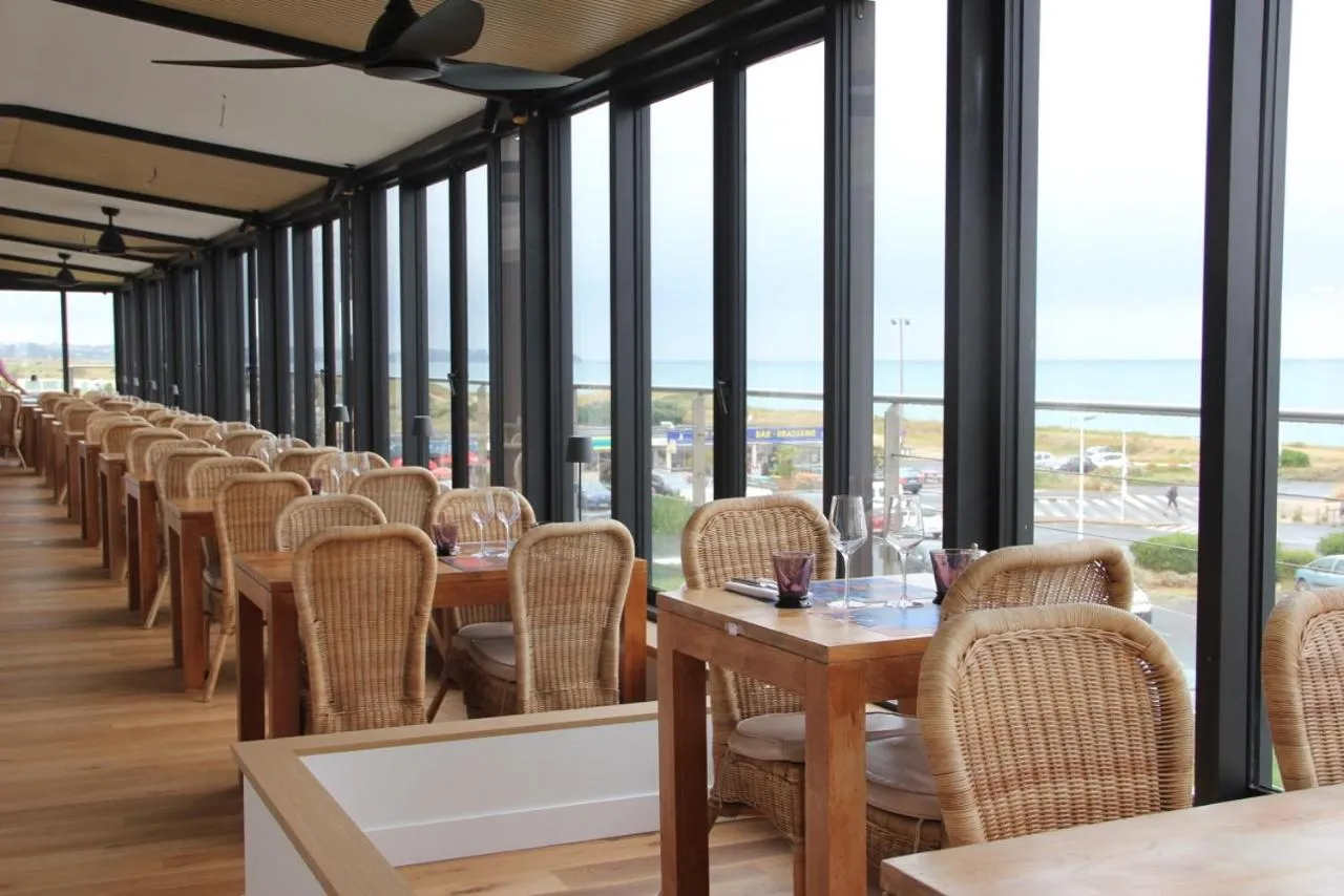 Restaurant/places to eat in Le Relais des Iles