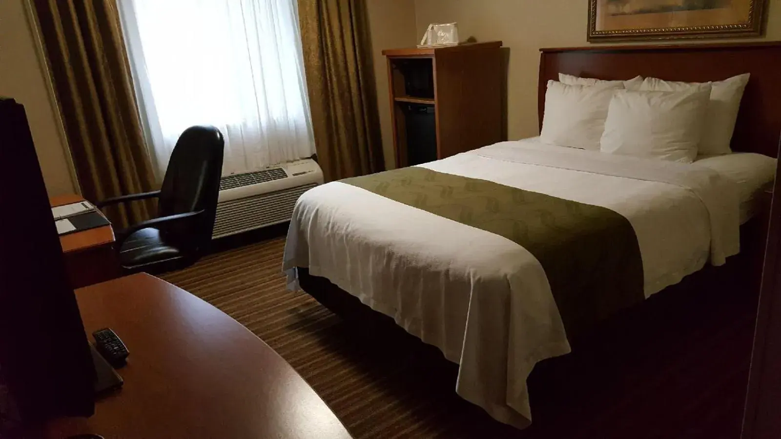 Bed in Quality Inn & Suites Bed in Quality Inn & Suites