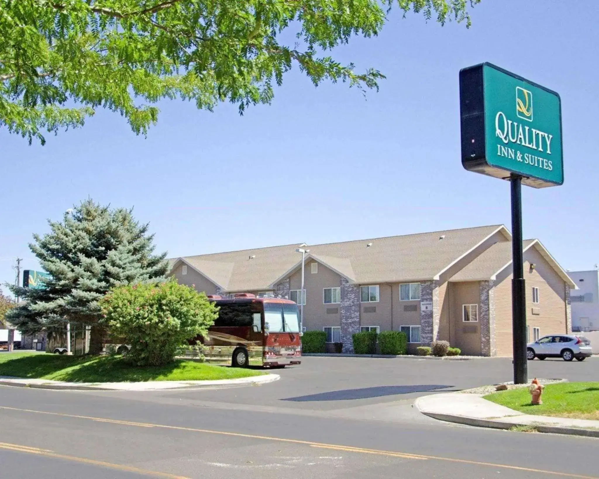Property building in Quality Inn & Suites Property building in Quality Inn & Suites