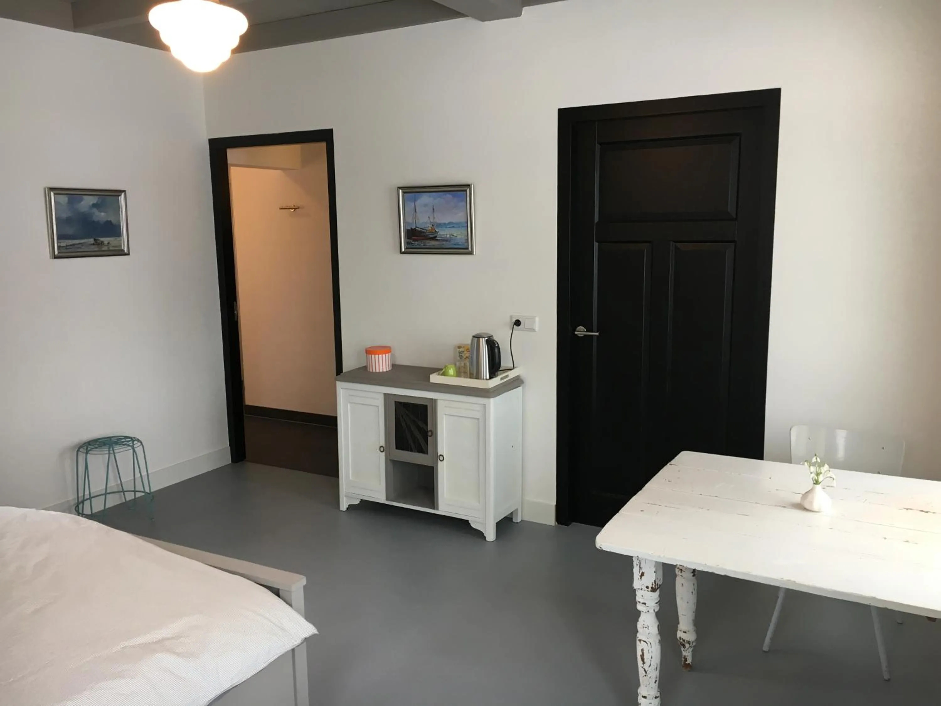 Coffee/tea facilities, Bed in B&B Boerderij De Vaete - Duurzaam genieten in de zak van Zuid-Beveland