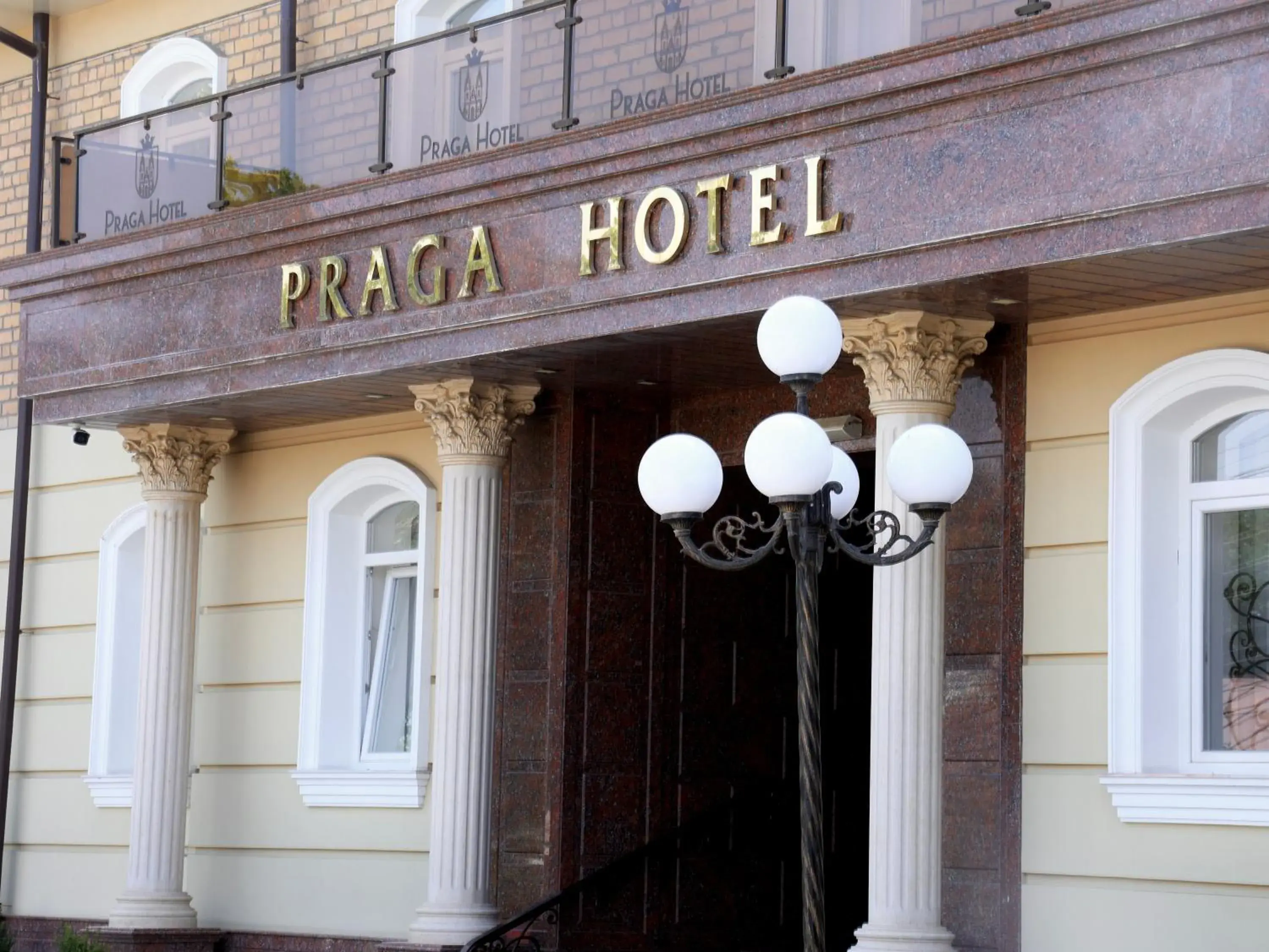 Facade/entrance in Praga Hotel Facade/entrance in Praga Hotel