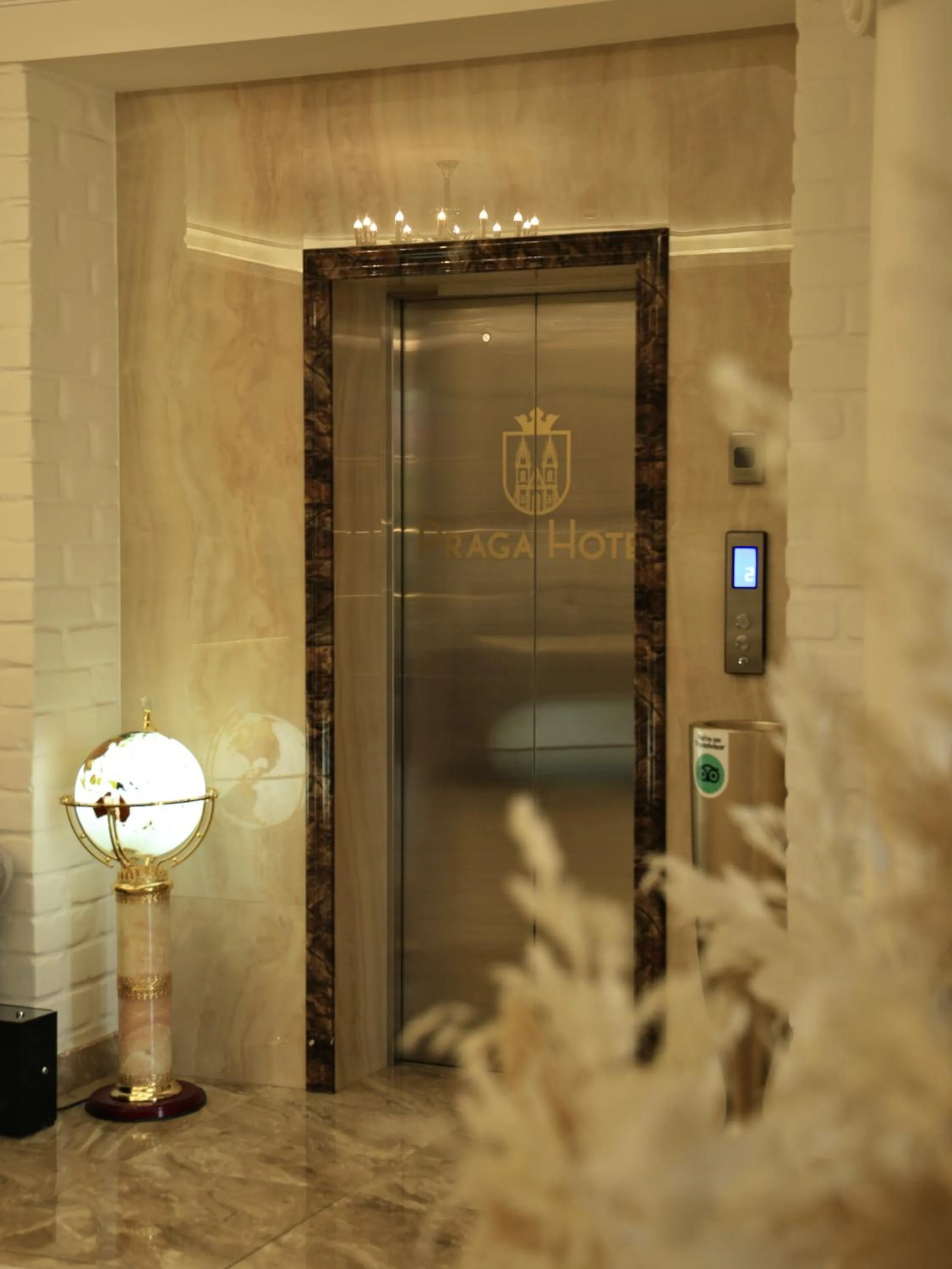 elevator in Praga Hotel
